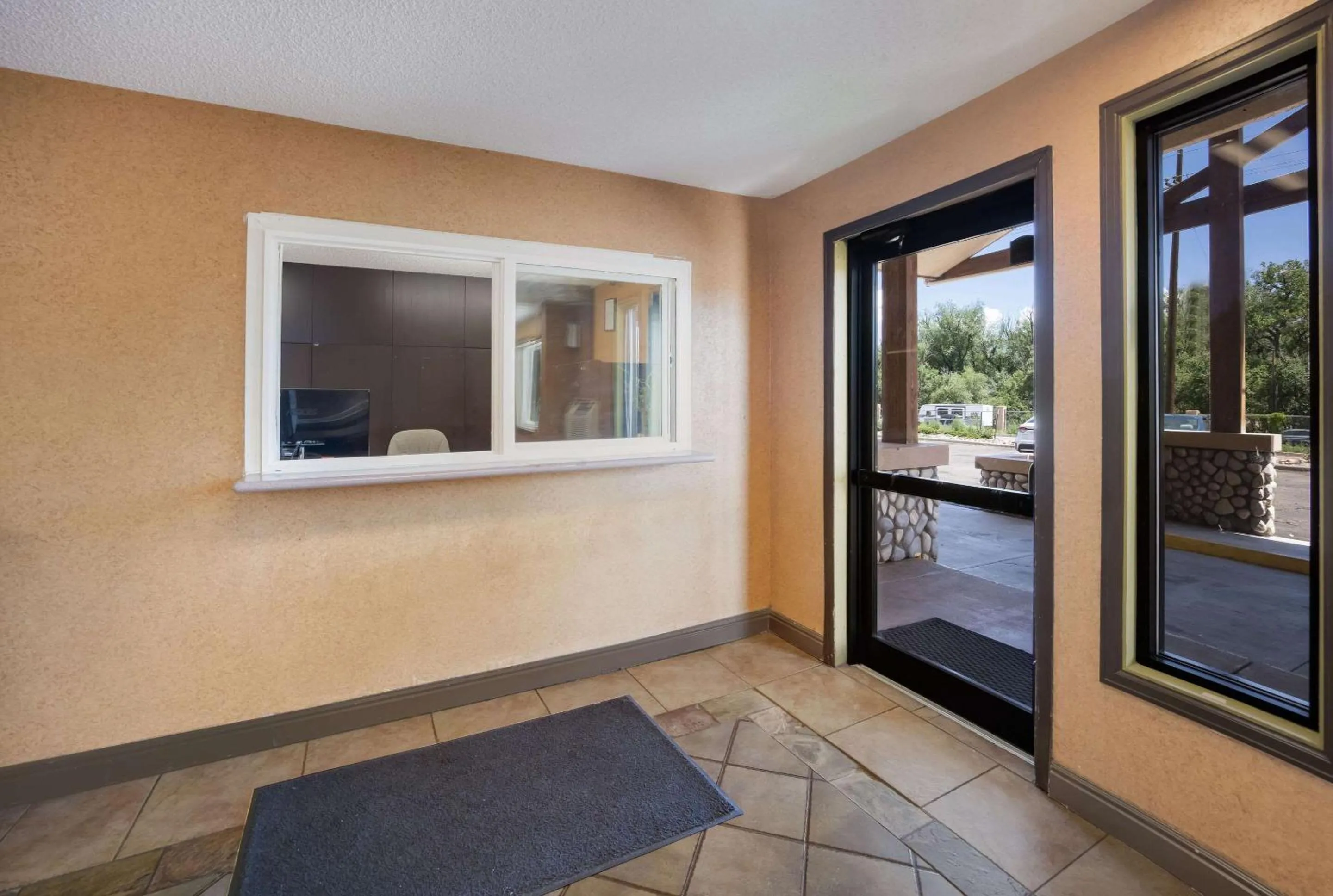 Lobby or reception in Rodeway Inn