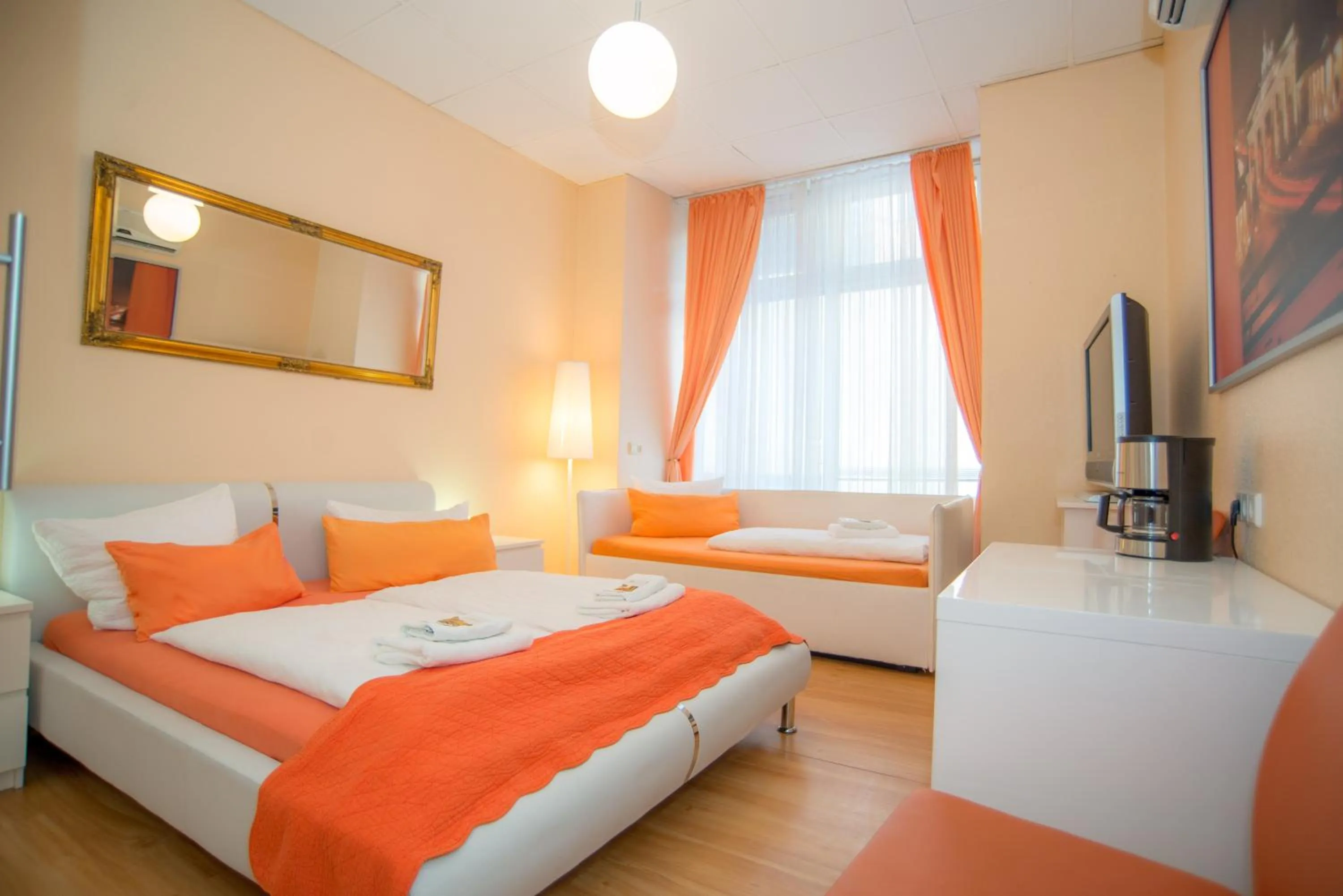Photo of the whole room, Bed in City Guesthouse Pension Berlin
