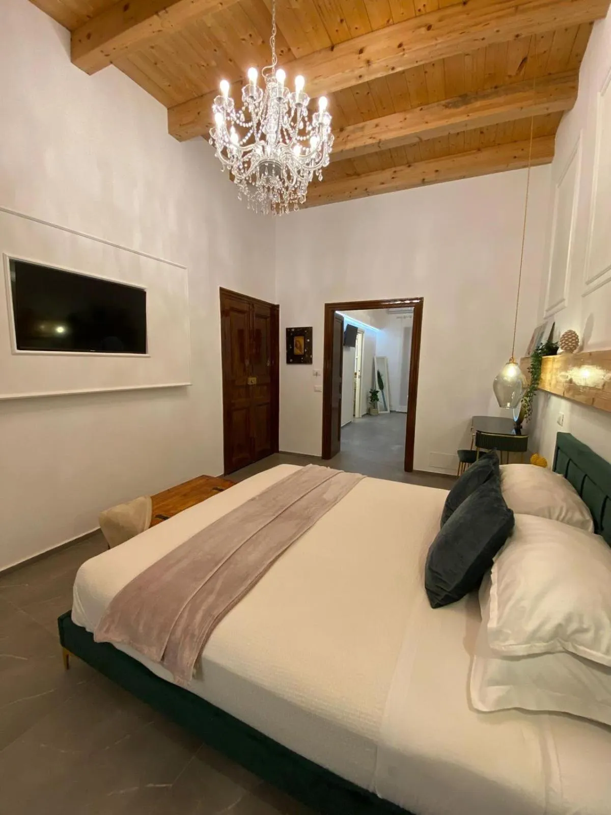 Bedroom, Bed in Atrium