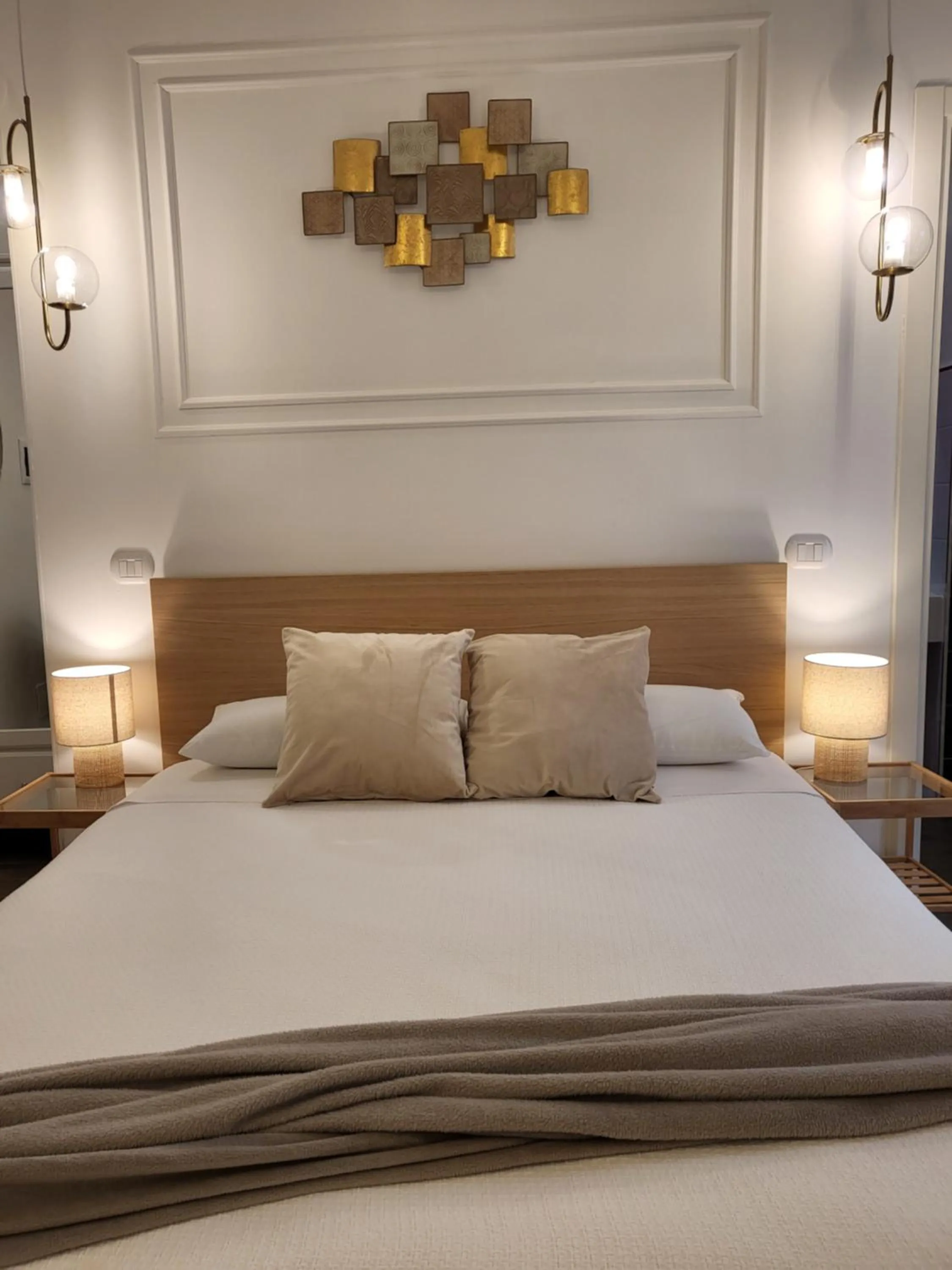 Bedroom, Bed in Atrium