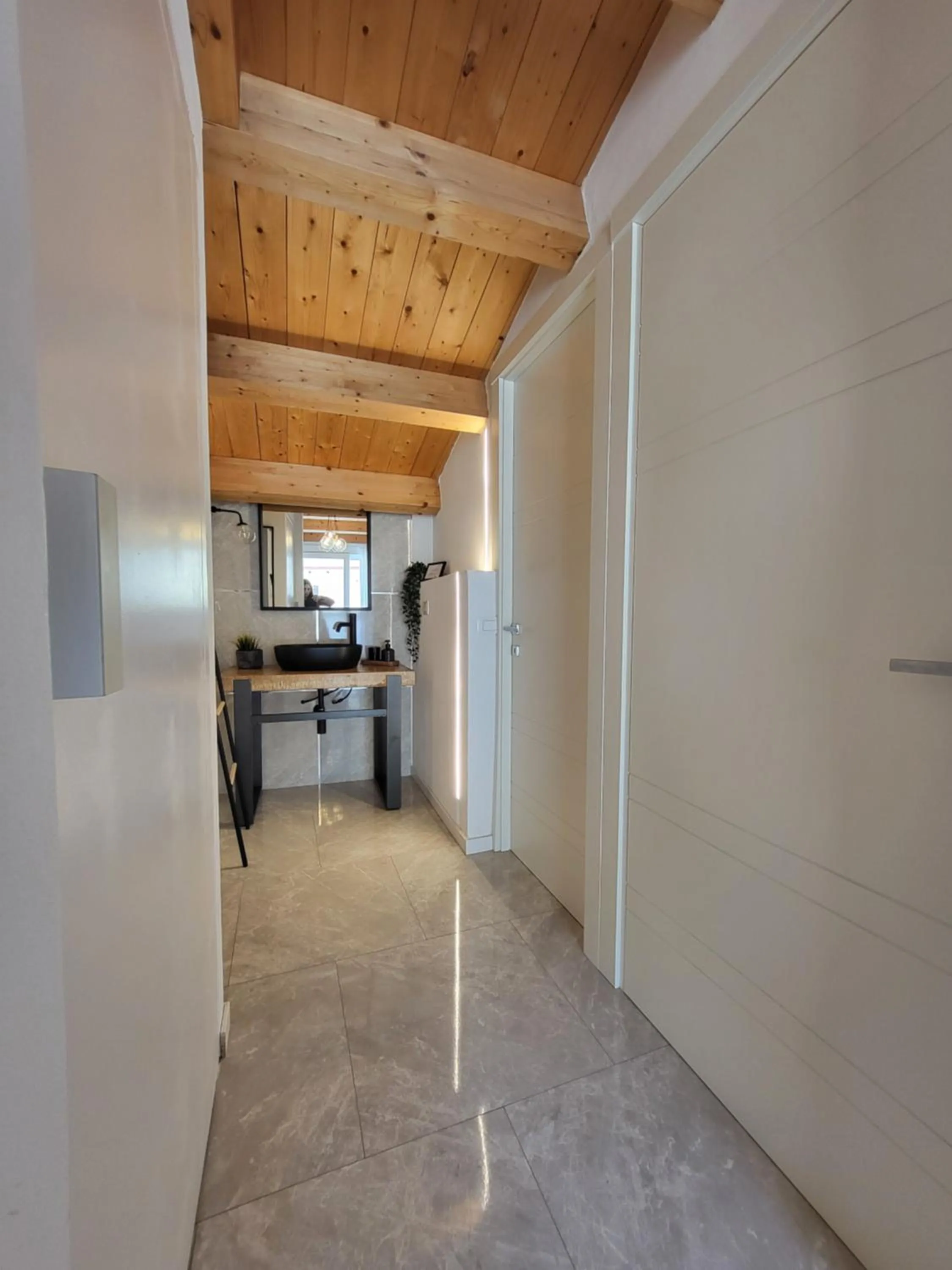 Photo of the whole room in Atrium