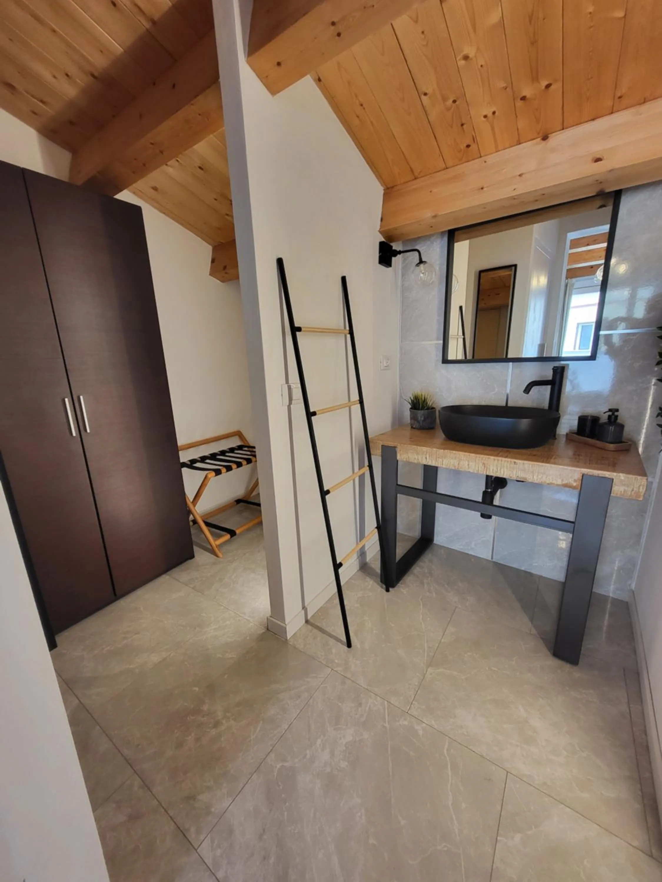 hair dresser in Atrium