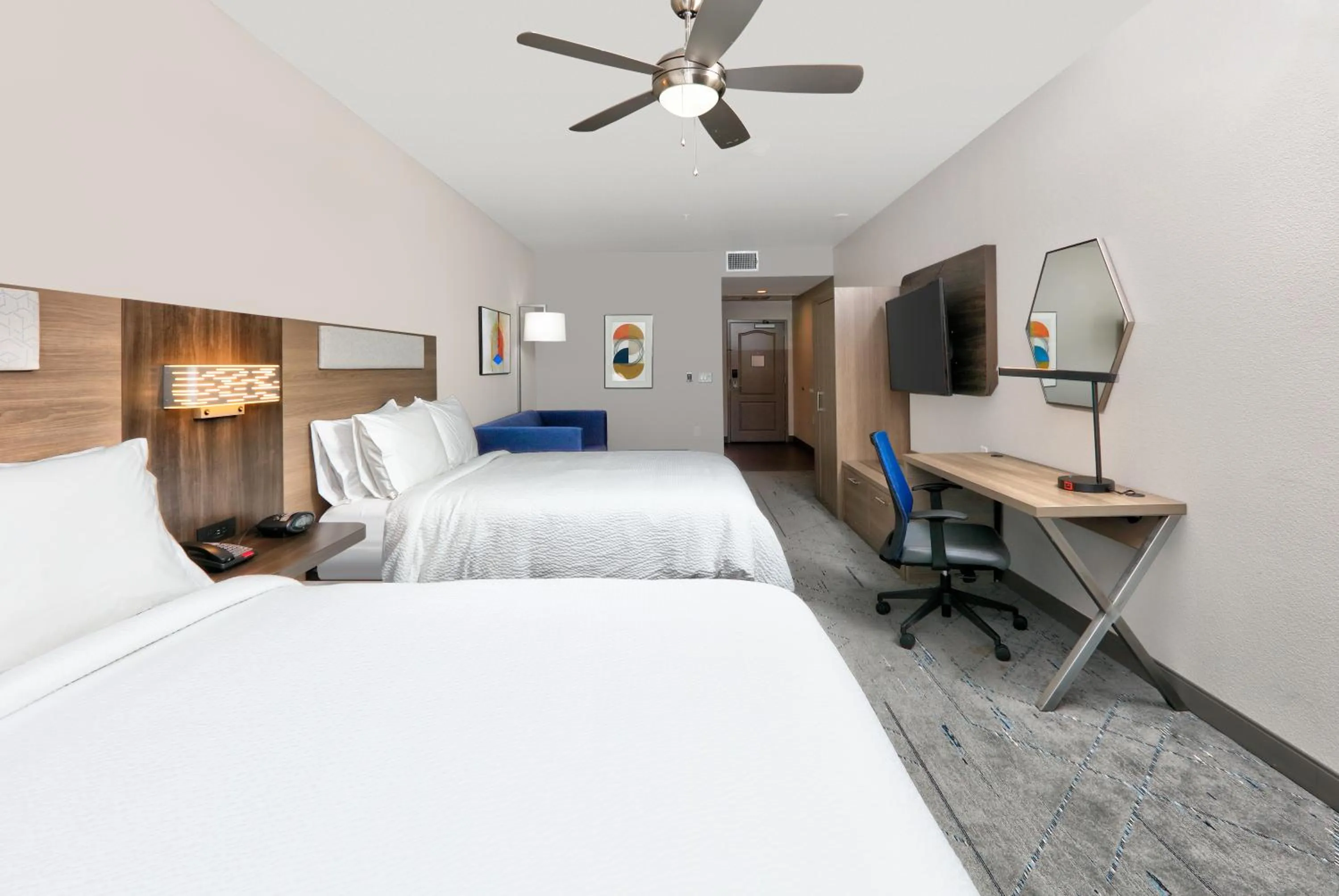 TV and multimedia, Bed in Holiday Inn Express & Suites North Dallas at Preston by IHG