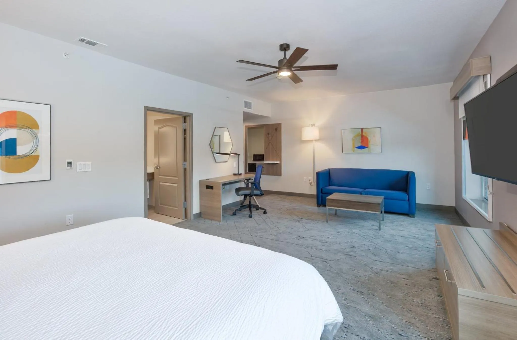 Photo of the whole room, Bed in Holiday Inn Express & Suites North Dallas at Preston by IHG
