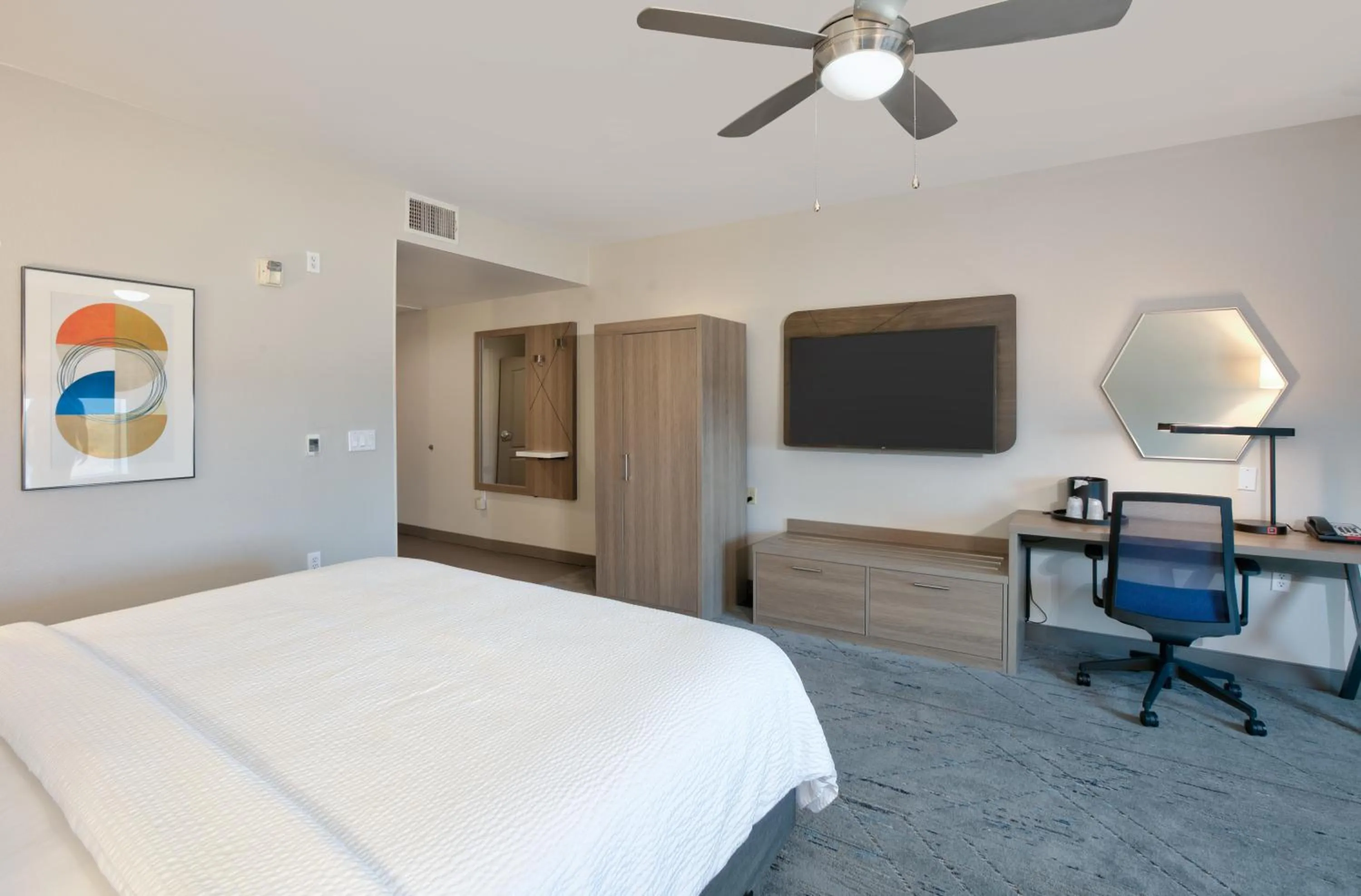 Bed in Holiday Inn Express & Suites North Dallas at Preston by IHG