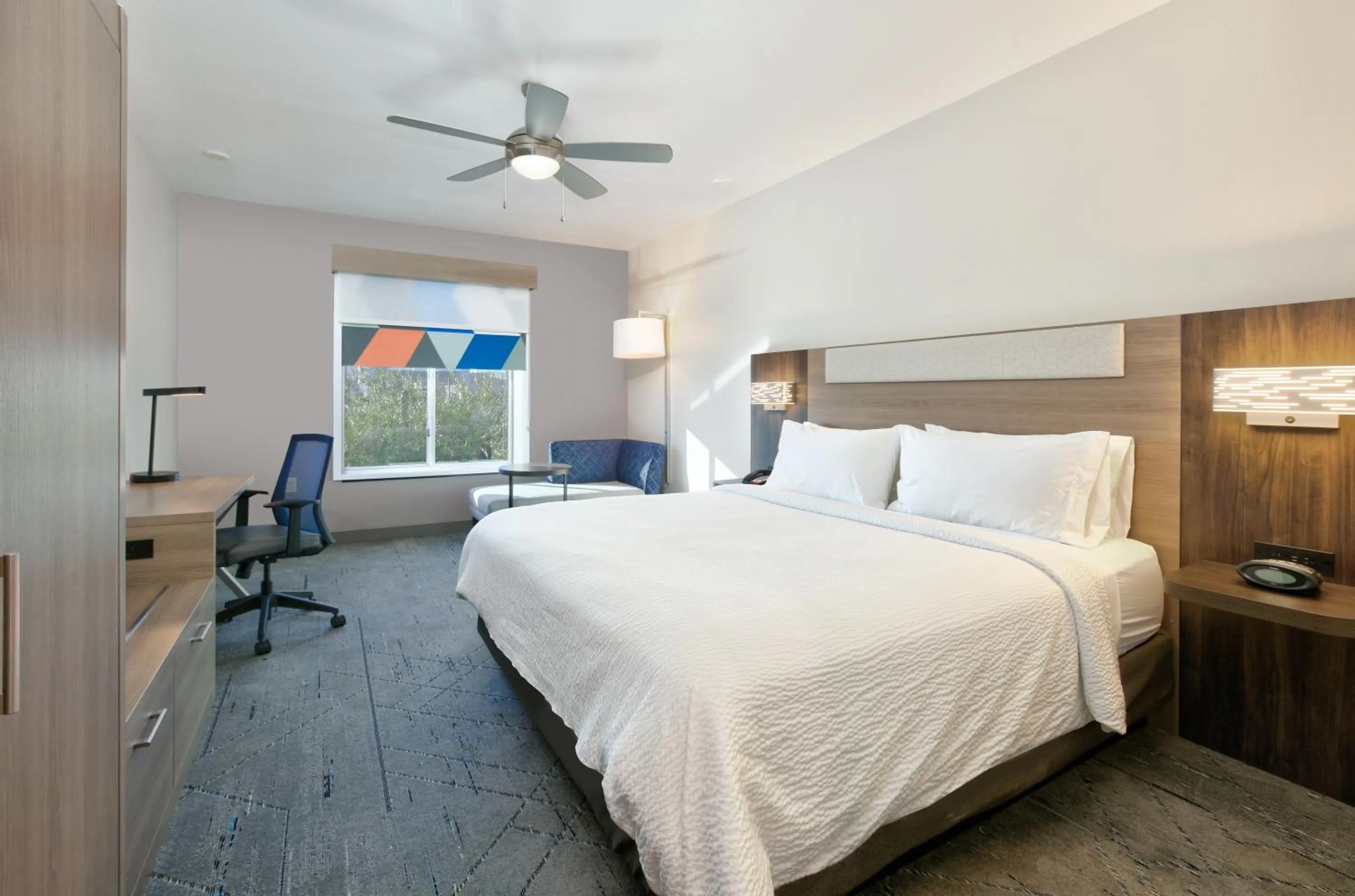 Bed in Holiday Inn Express & Suites North Dallas at Preston by IHG