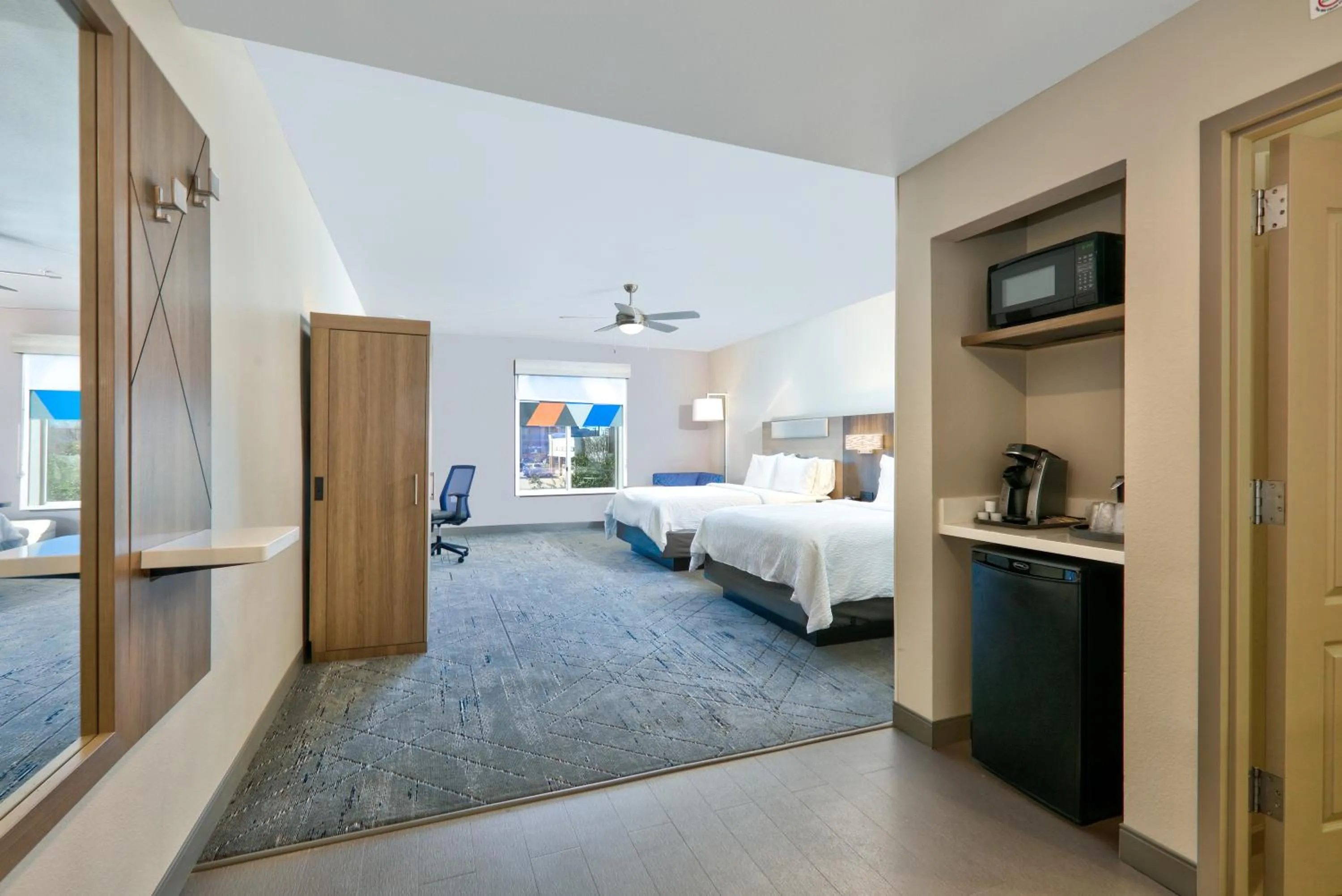 Bed in Holiday Inn Express & Suites North Dallas at Preston by IHG