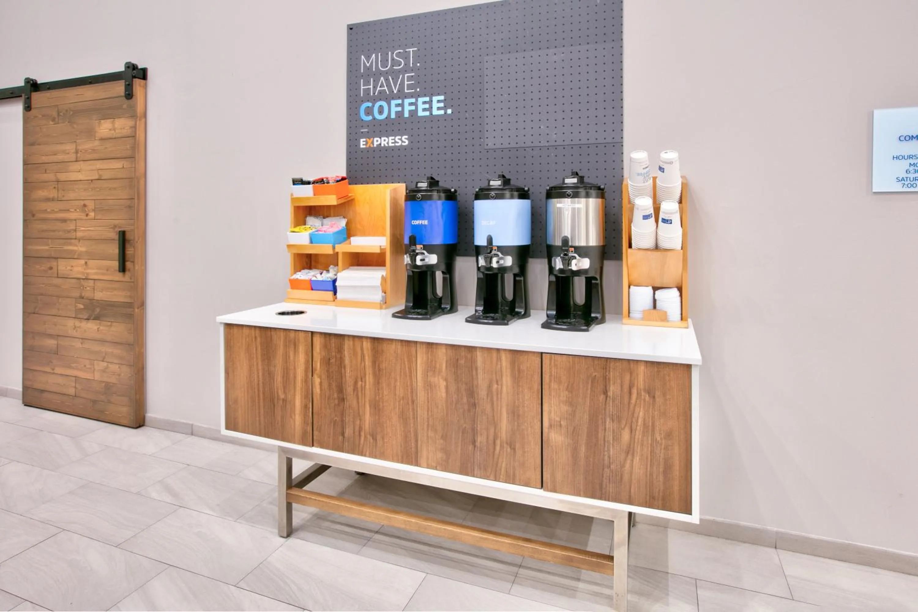 Coffee/tea facilities in Holiday Inn Express & Suites North Dallas at Preston by IHG