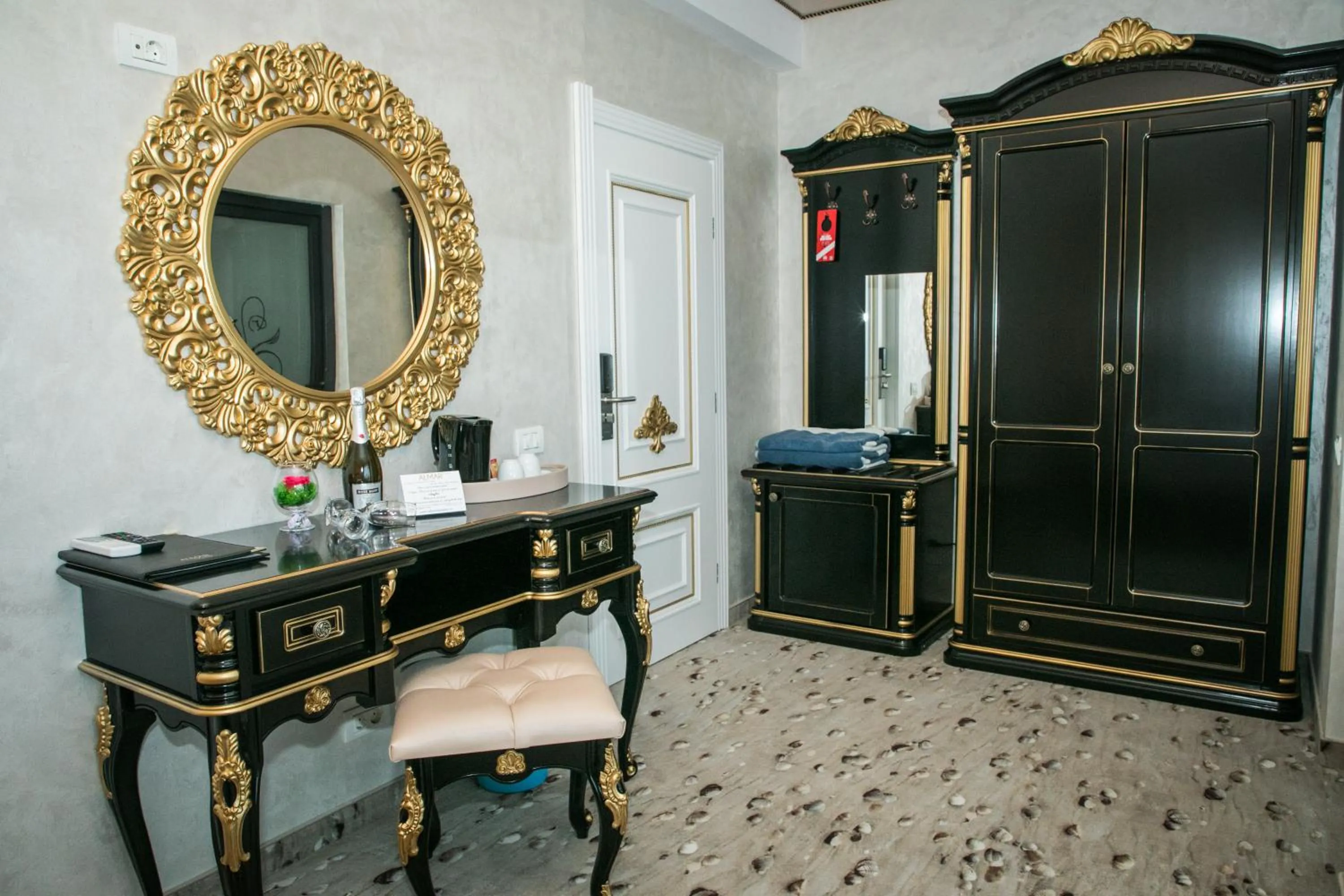 Almar Lake View Boutique H Adults Only