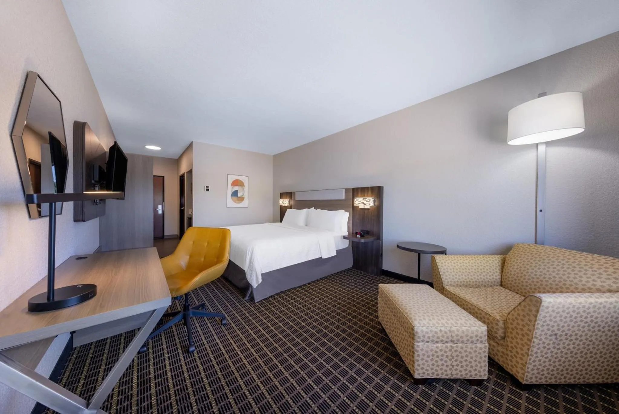 Photo of the whole room, Bed in Holiday Inn Express & Suites Pittsburg by IHG