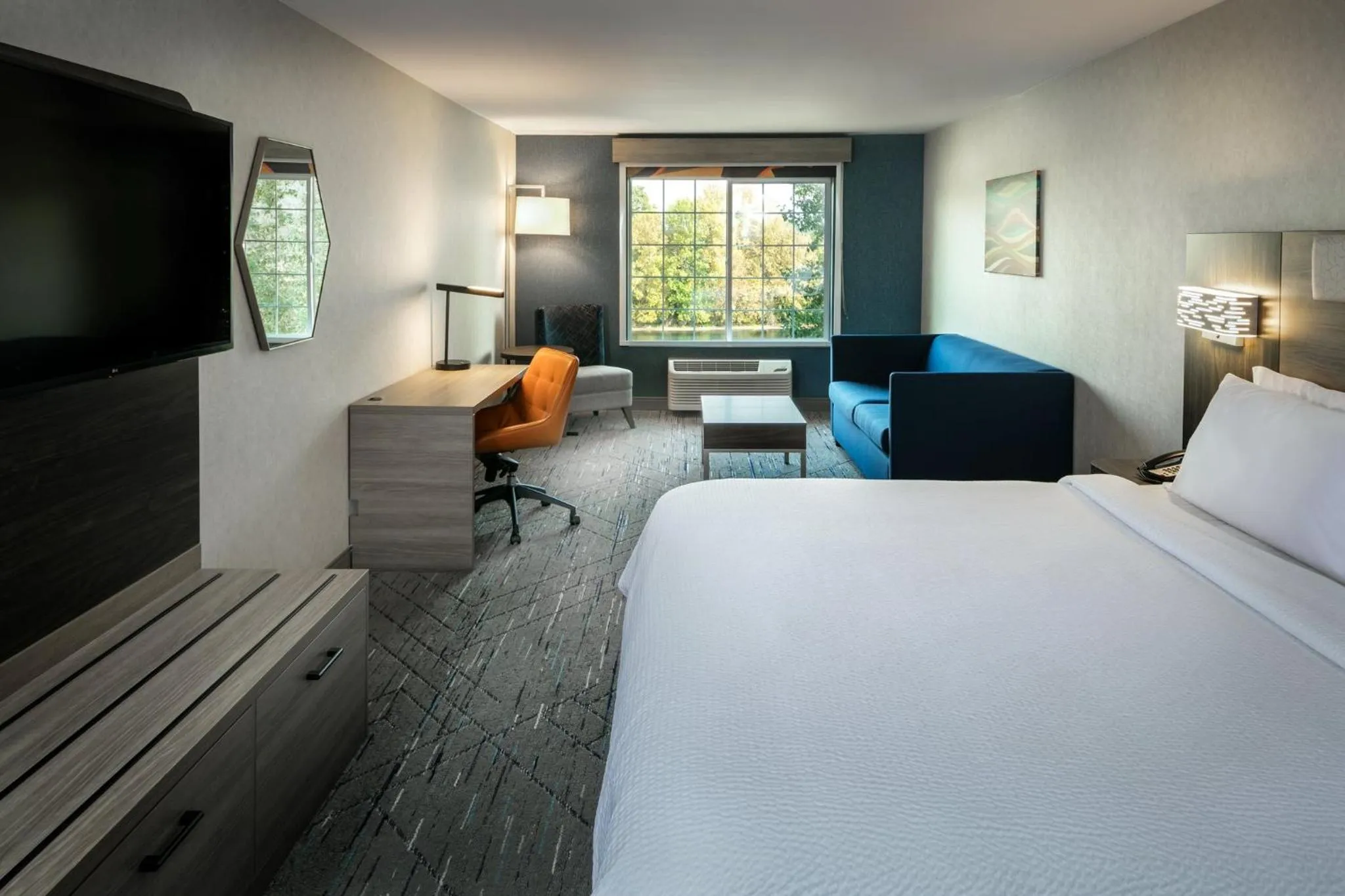 Photo of the whole room, Bed in Holiday Inn Express Corvallis-On the River by IHG