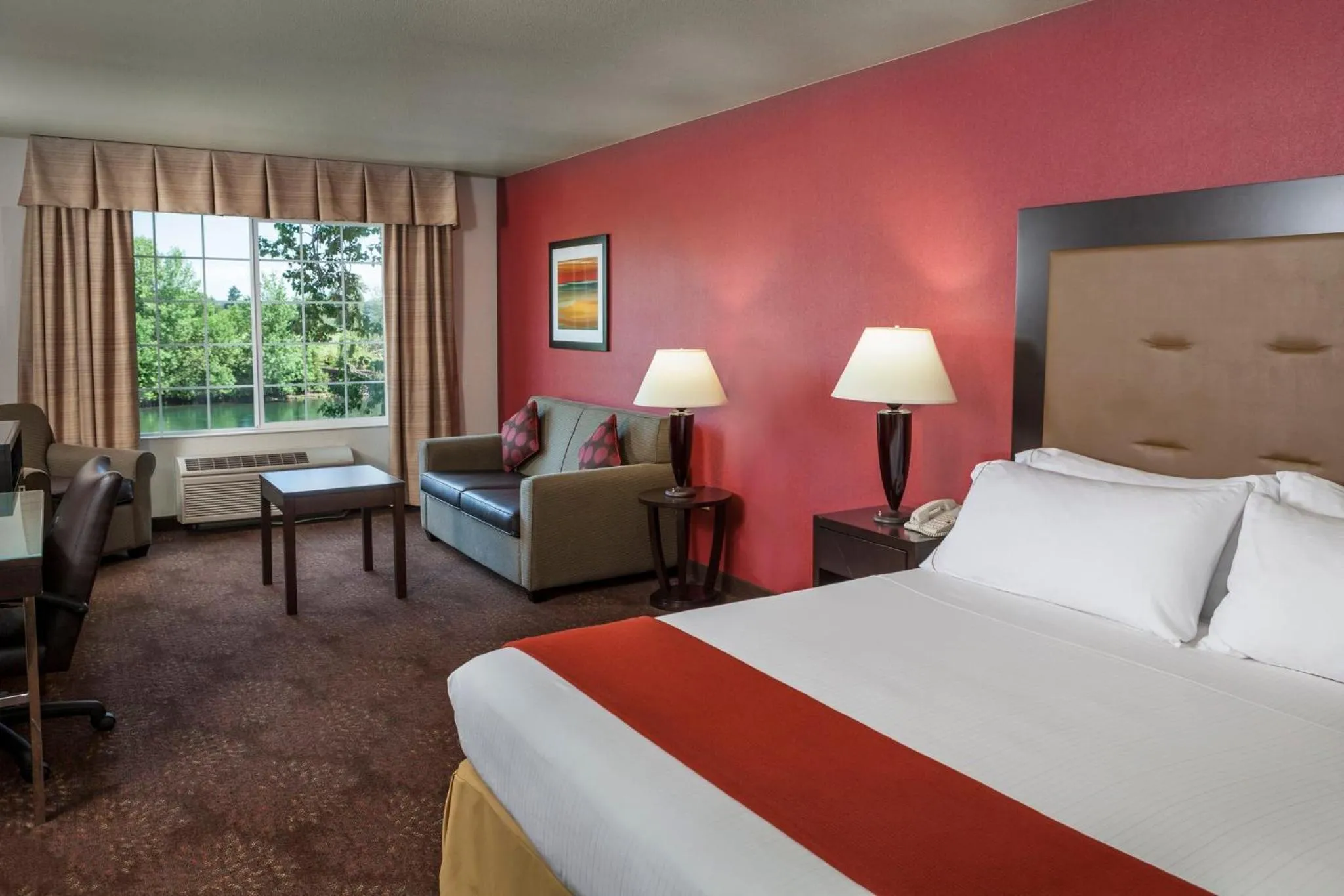 Photo of the whole room, Bed in Holiday Inn Express Corvallis-On the River by IHG