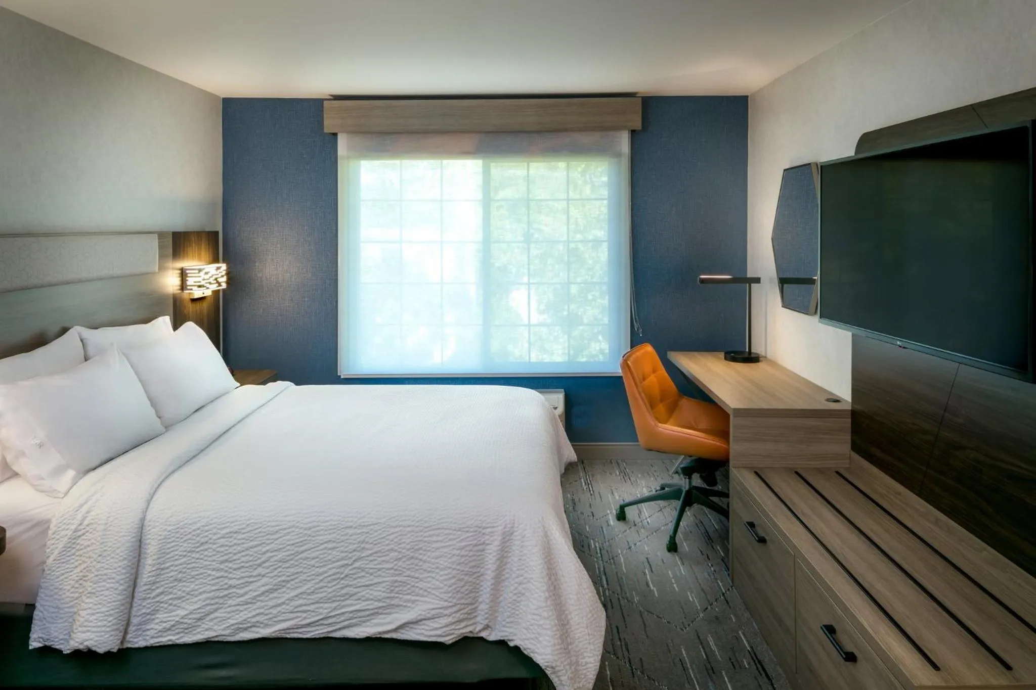 Photo of the whole room, Bed in Holiday Inn Express Corvallis-On the River by IHG