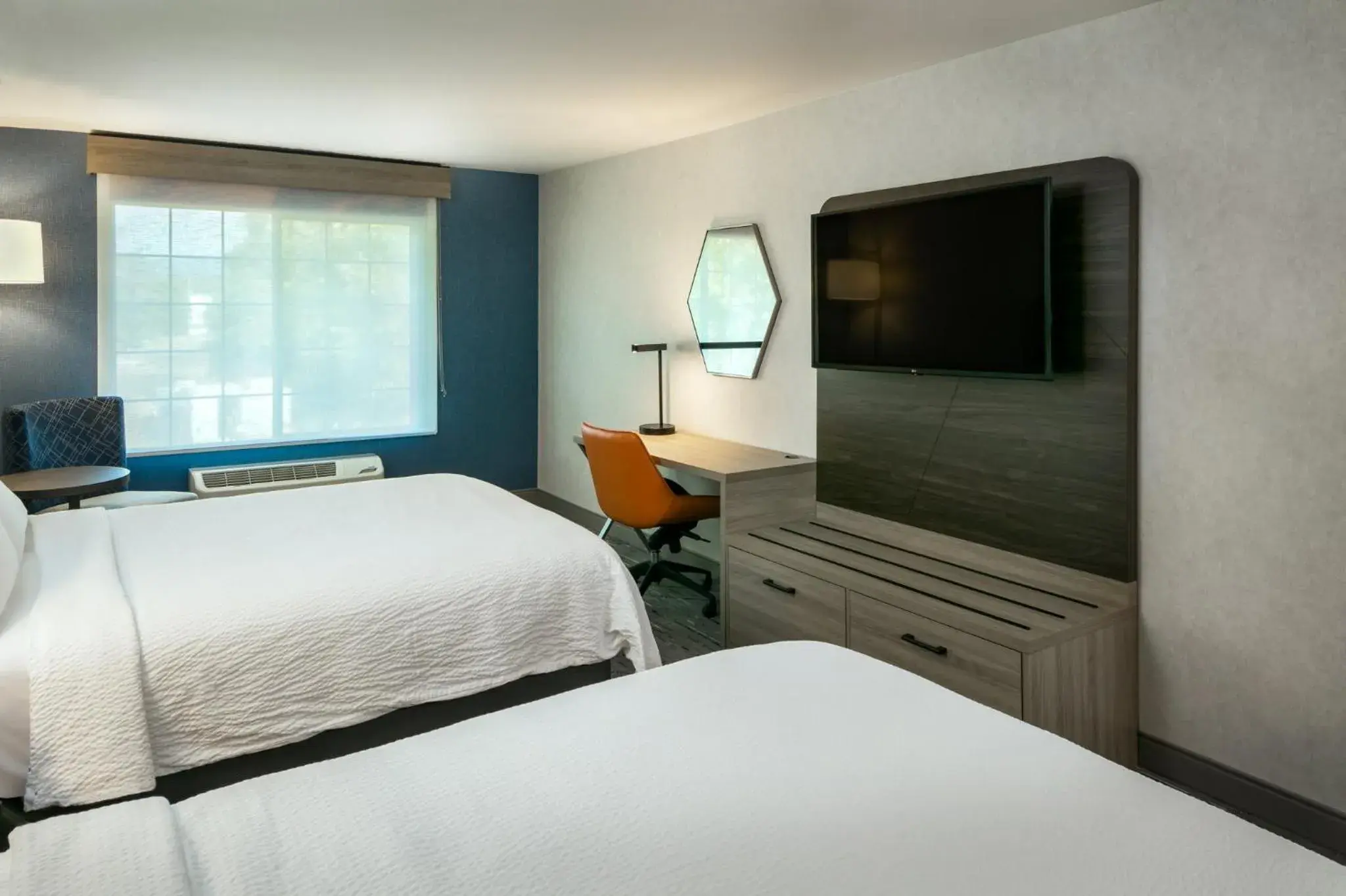 Standard Queen Room with Two Queen Beds - Extra Floor Space in Holiday Inn Express Corvallis-On the River by IHG Standard Queen Room with Two Queen Beds - Extra Floor Space in Holiday Inn Express Corvallis-On the River by IHG
