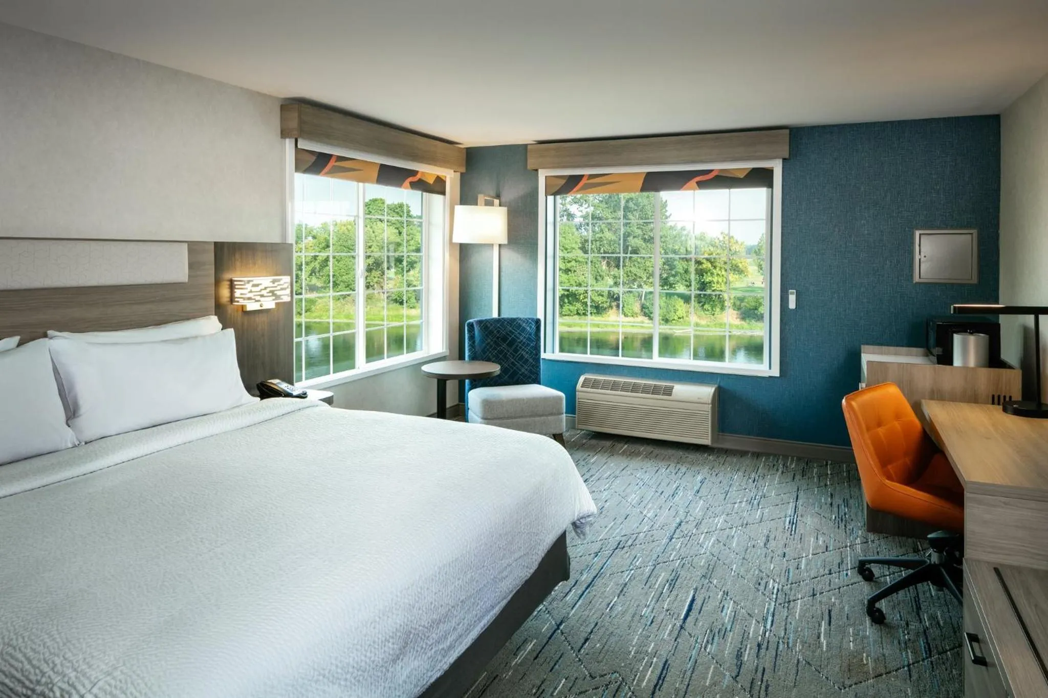 Photo of the whole room, Bed in Holiday Inn Express Corvallis-On the River by IHG