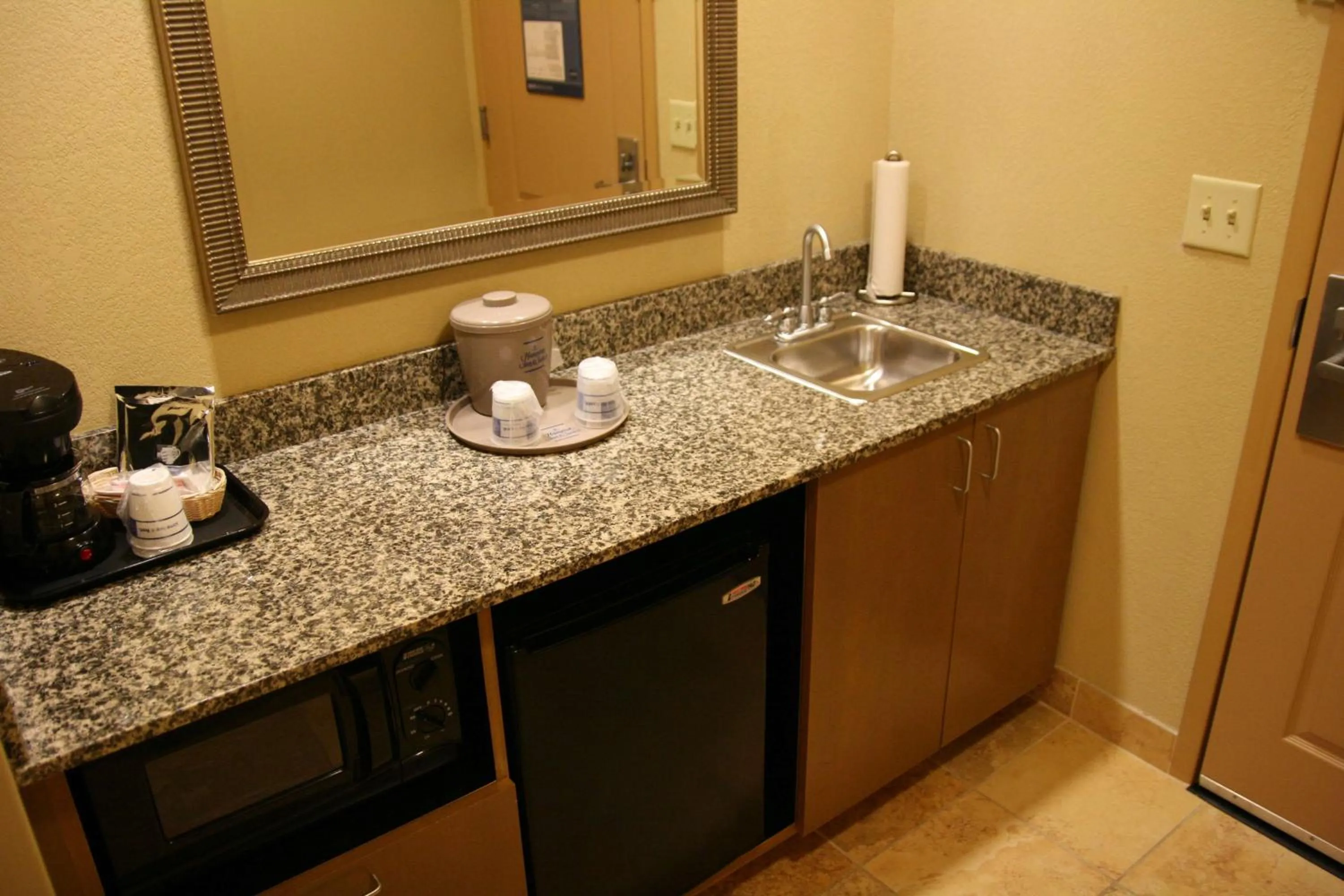 Kitchen or kitchenette in Hampton Inn & Suites Mobile Providence Park/Airport