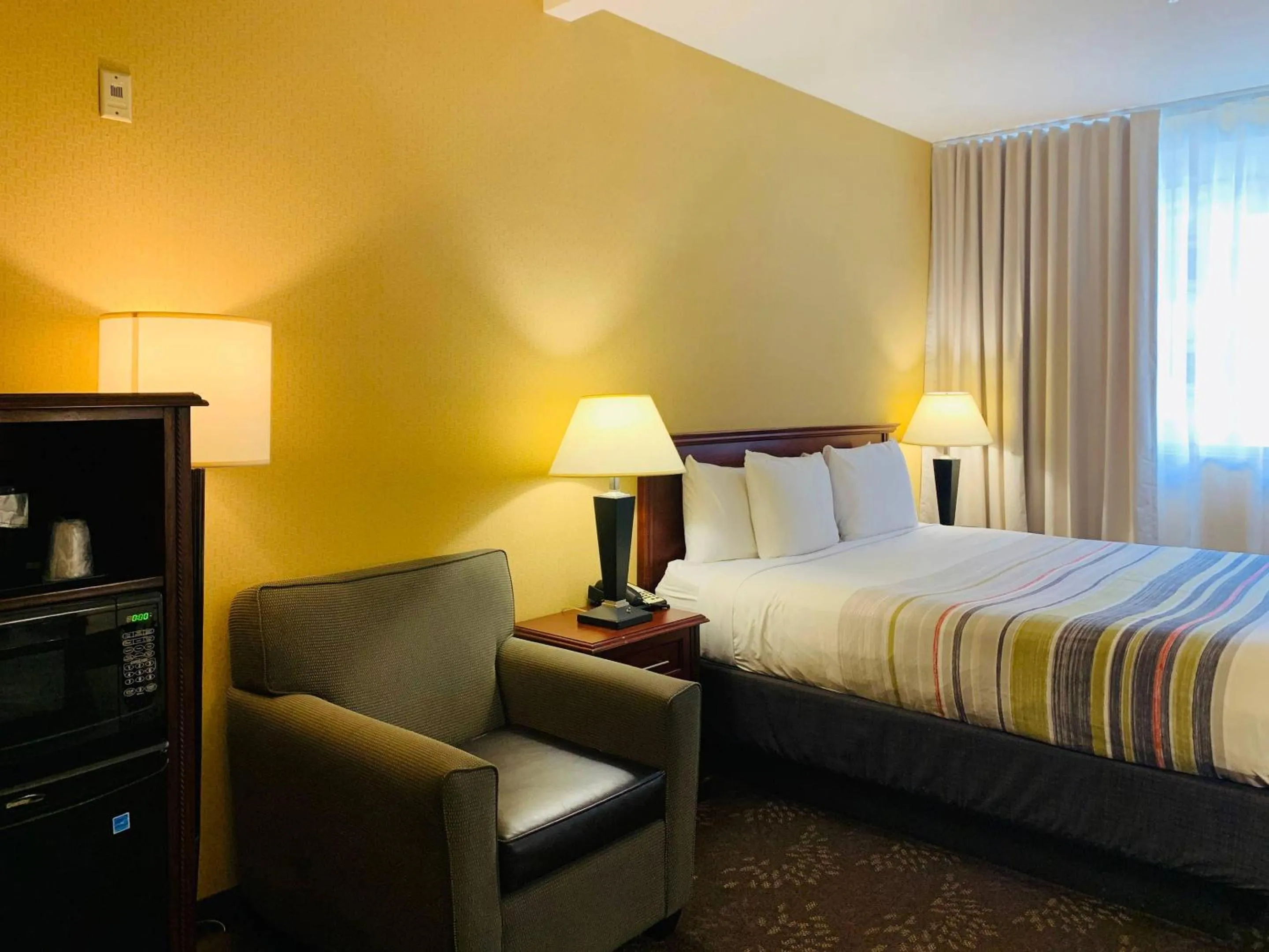 Bedroom, Bed in Country Inn & Suites by Radisson, San Jose International Airport, CA