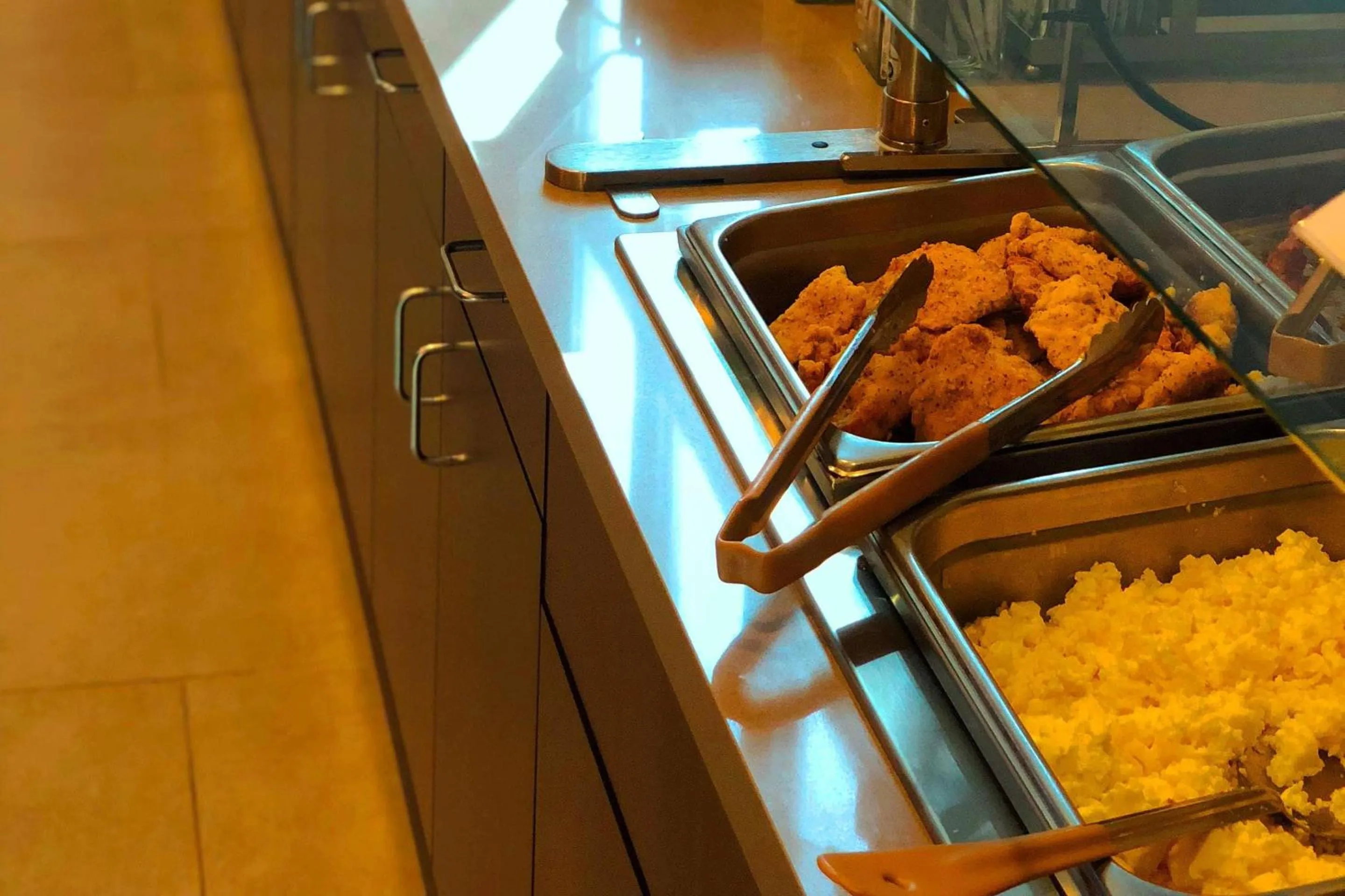 Breakfast in Country Inn & Suites by Radisson, San Jose International Airport, CA