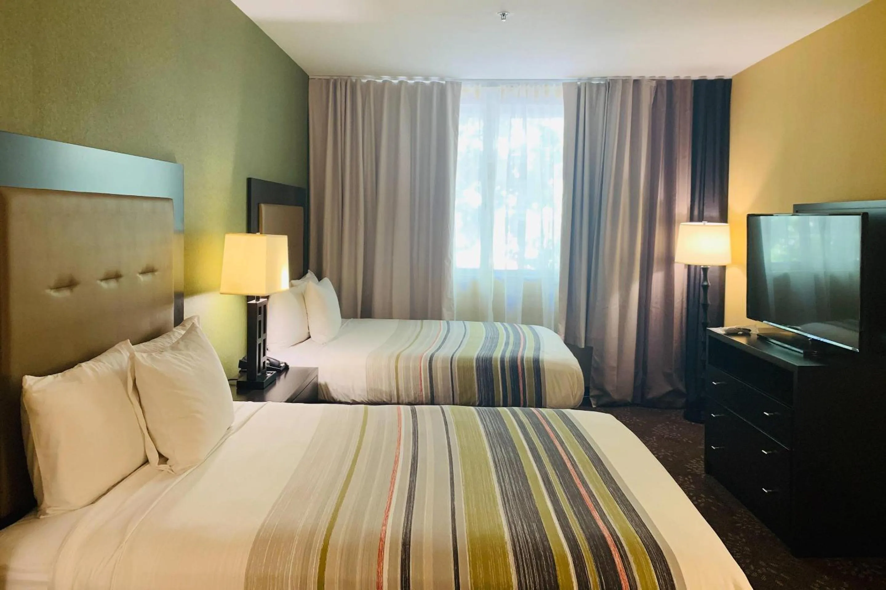 Bedroom, Bed in Country Inn & Suites by Radisson, San Jose International Airport, CA