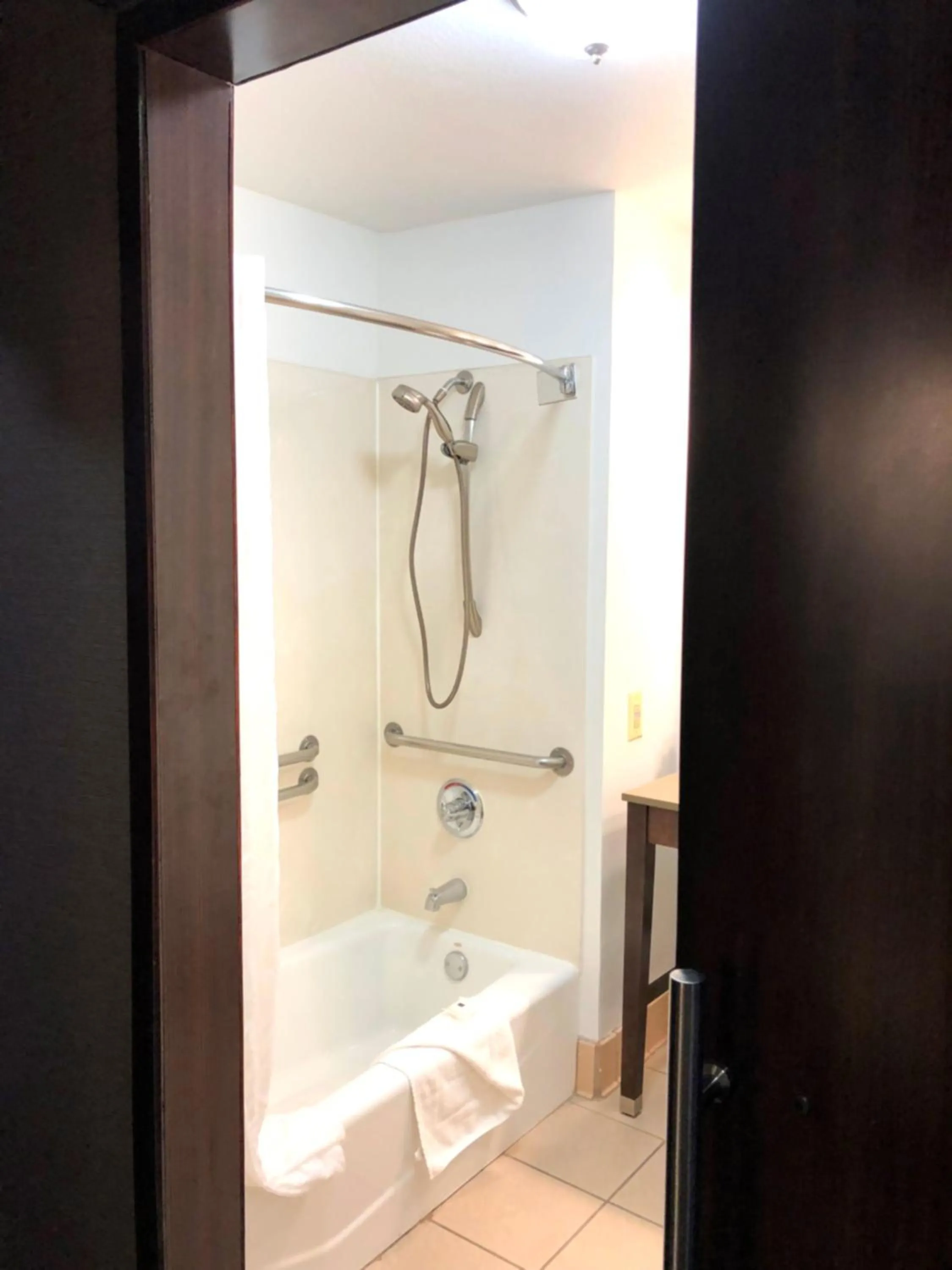 Bathroom in Country Inn & Suites by Radisson, San Jose International Airport, CA