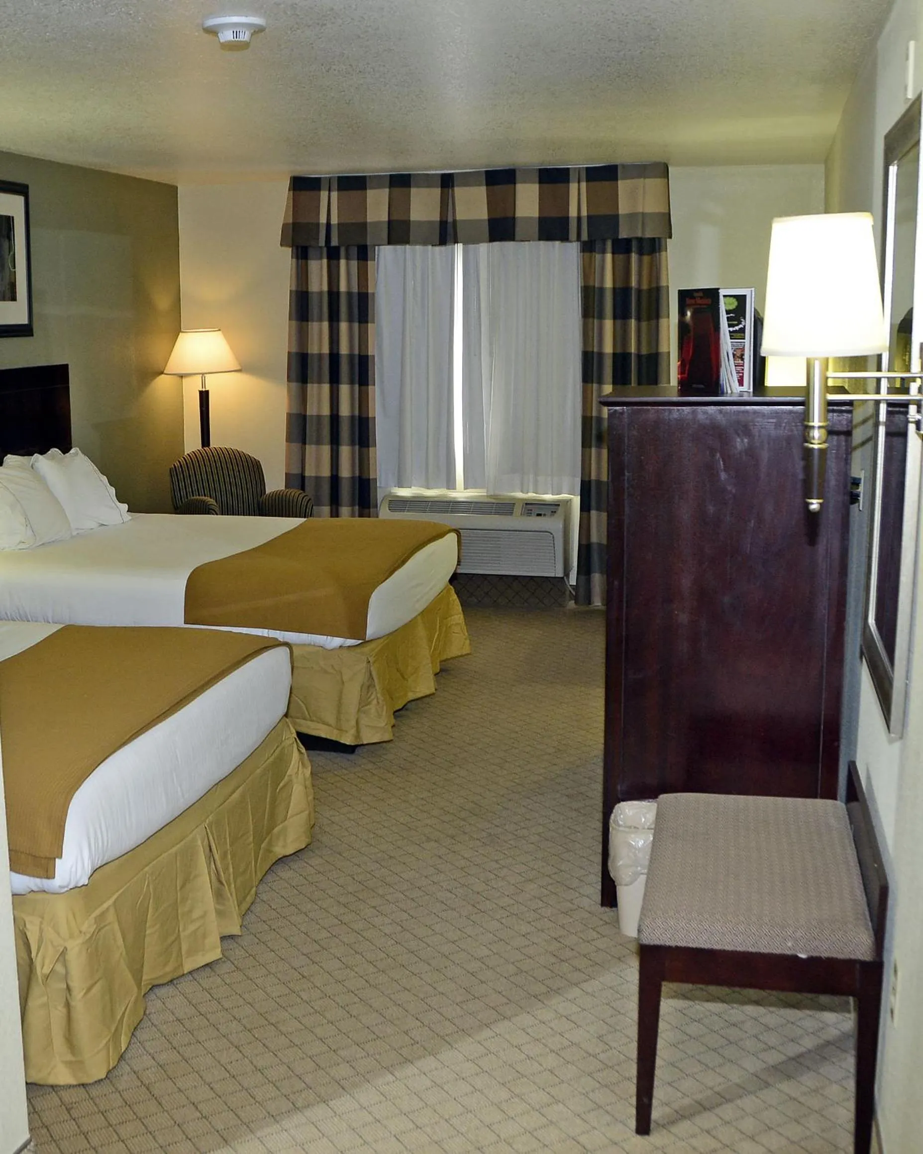 Photo of the whole room, Bed in Holiday Inn Express & Suites Alamogordo Highway 54/70 by IHG