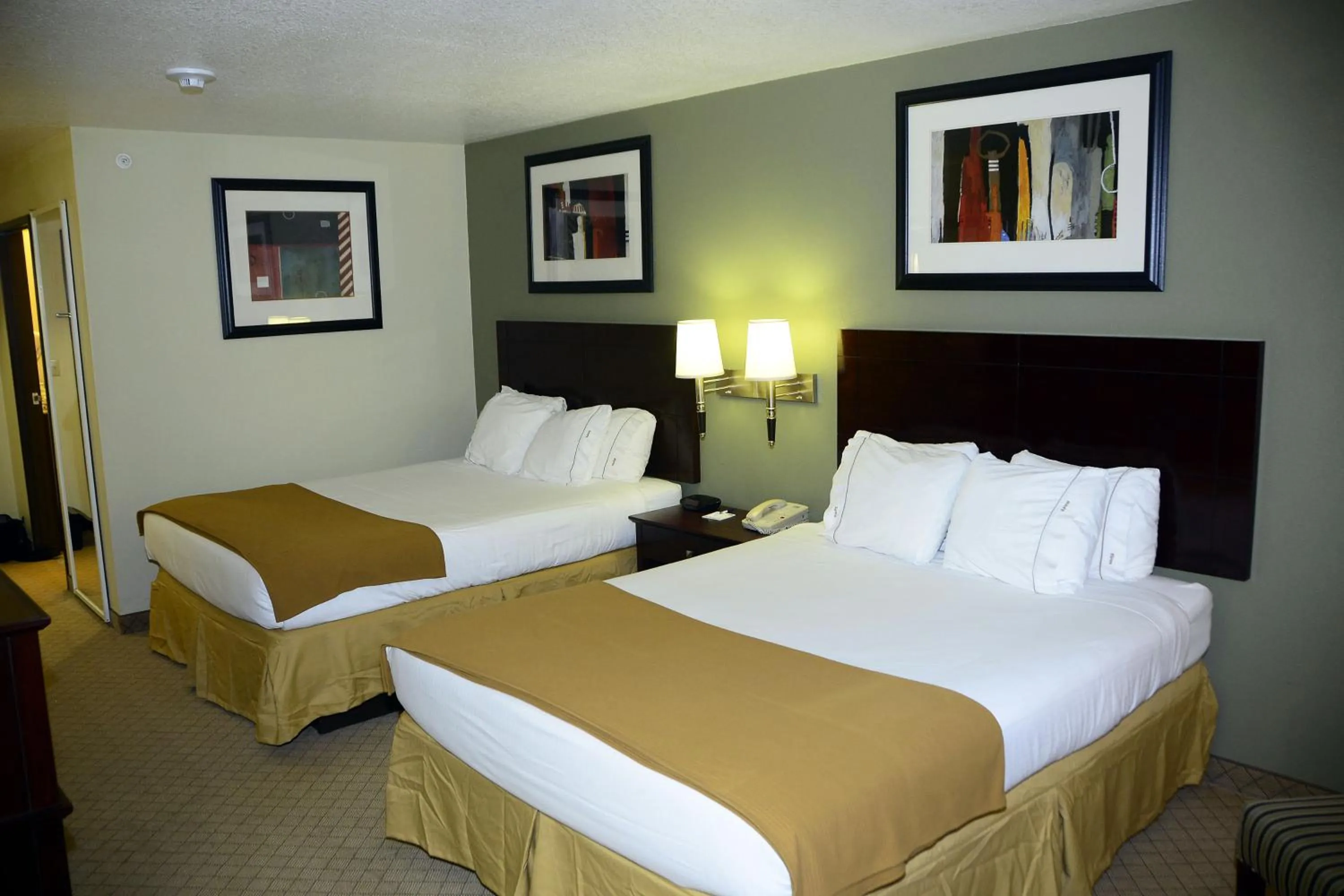 Photo of the whole room, Bed in Holiday Inn Express & Suites Alamogordo Highway 54/70 by IHG