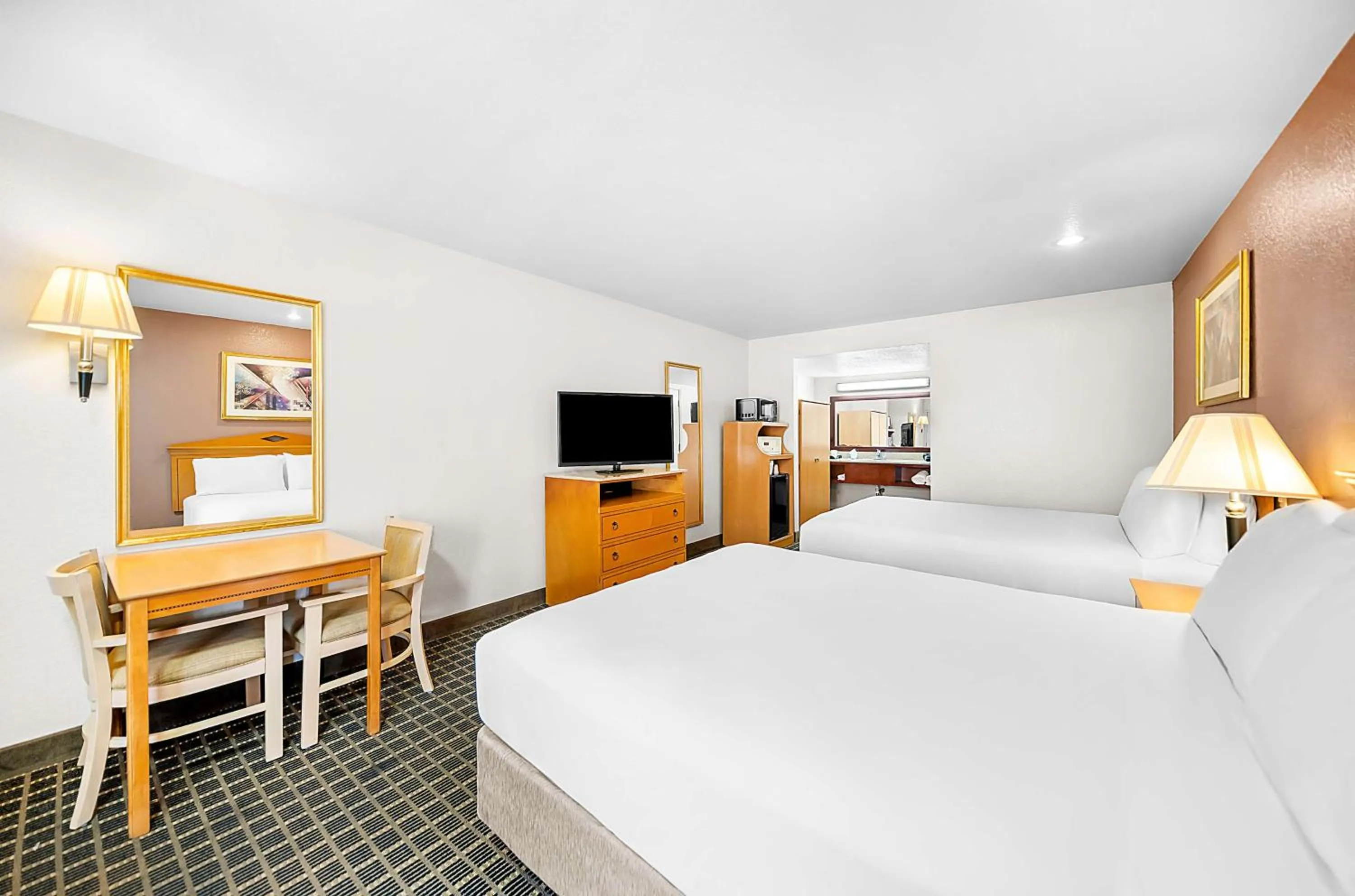 Bedroom, Bed in SureStayPlus Hotel by Best Western San Jose Central City