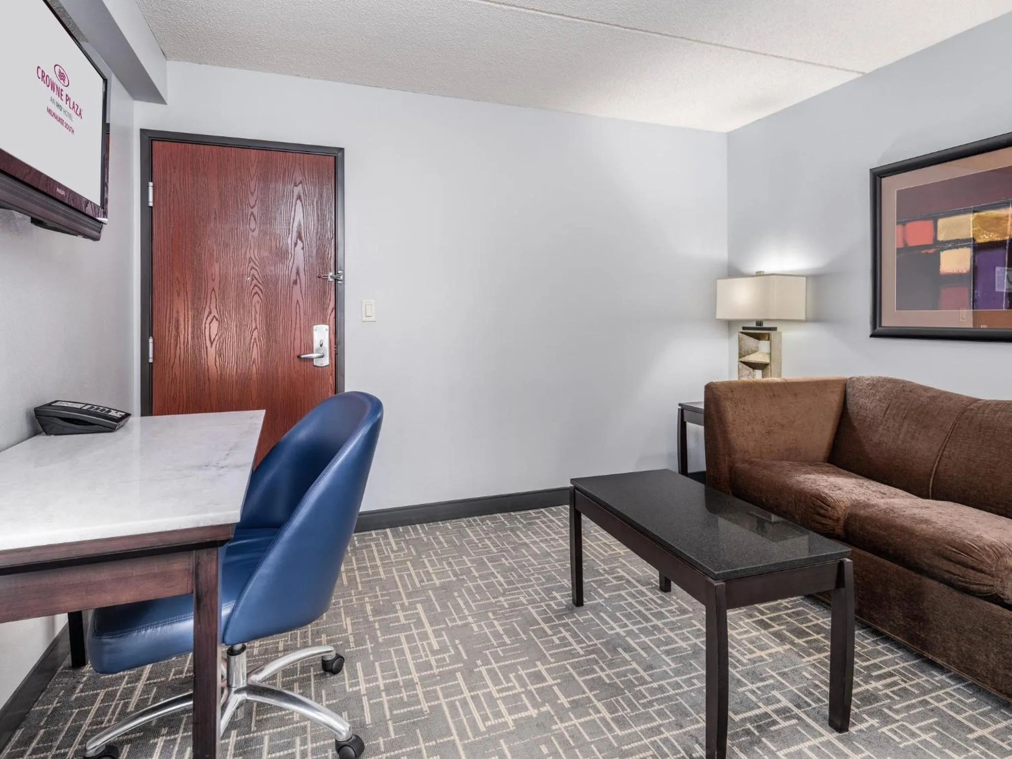 Photo of the whole room in Crowne Plaza Milwaukee Airport by IHG