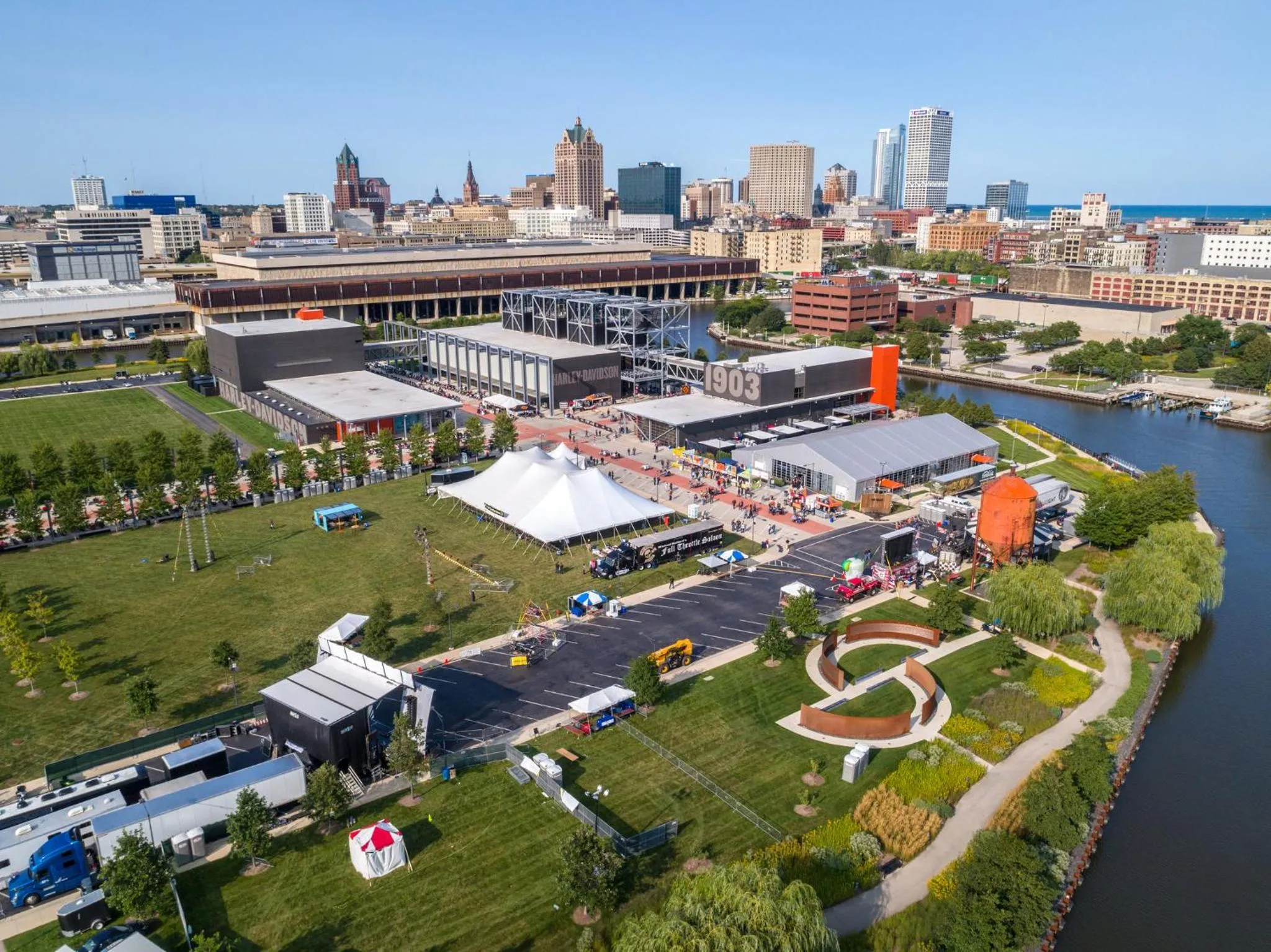Nearby landmark in Crowne Plaza Milwaukee Airport by IHG