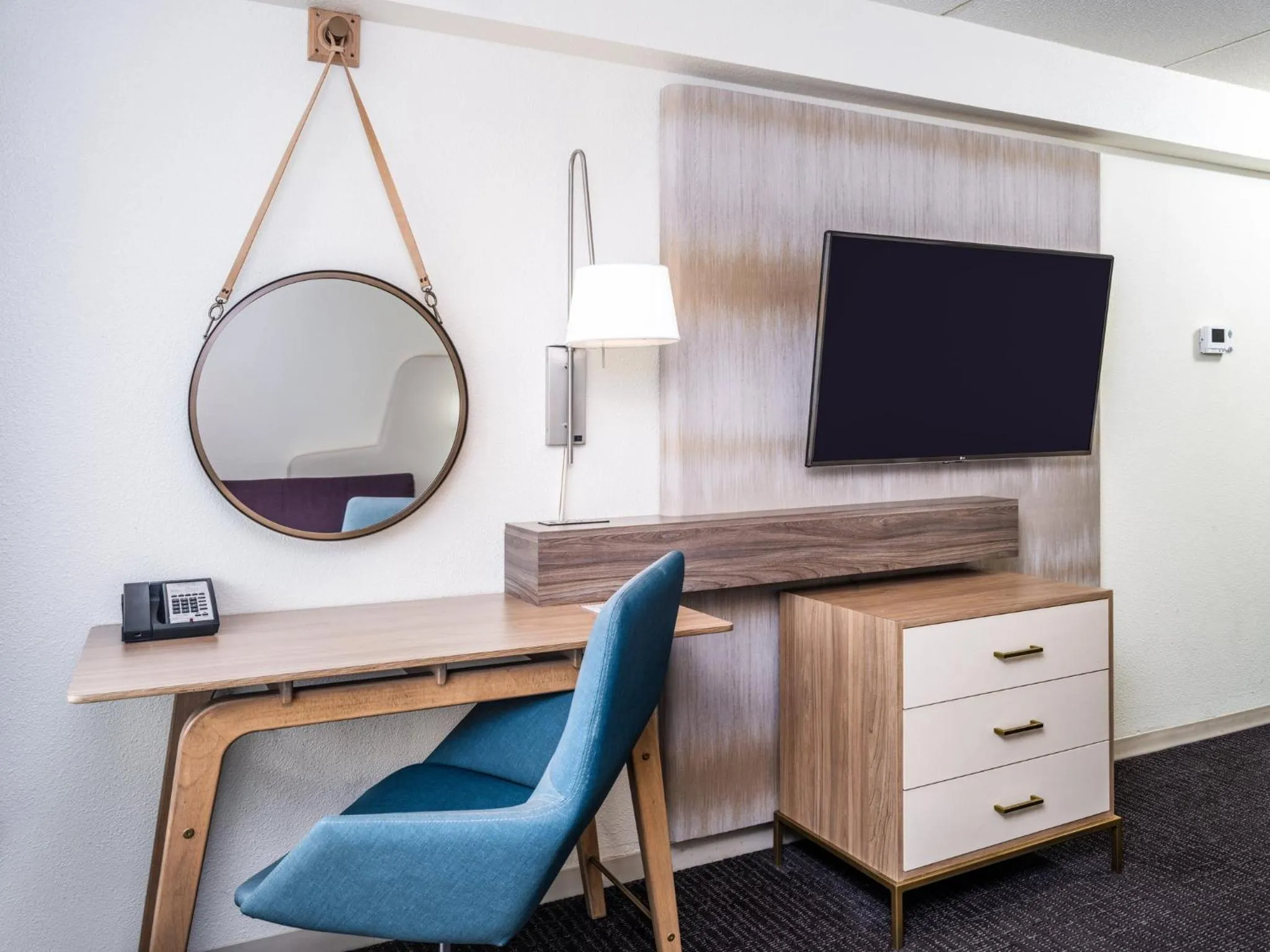 Photo of the whole room in Crowne Plaza Milwaukee Airport by IHG