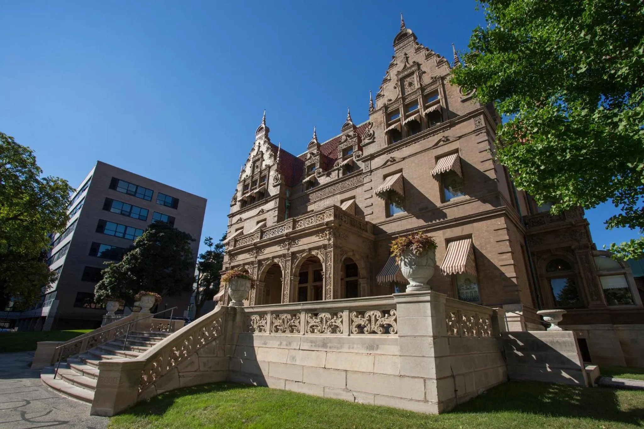 Nearby landmark in Crowne Plaza Milwaukee Airport by IHG