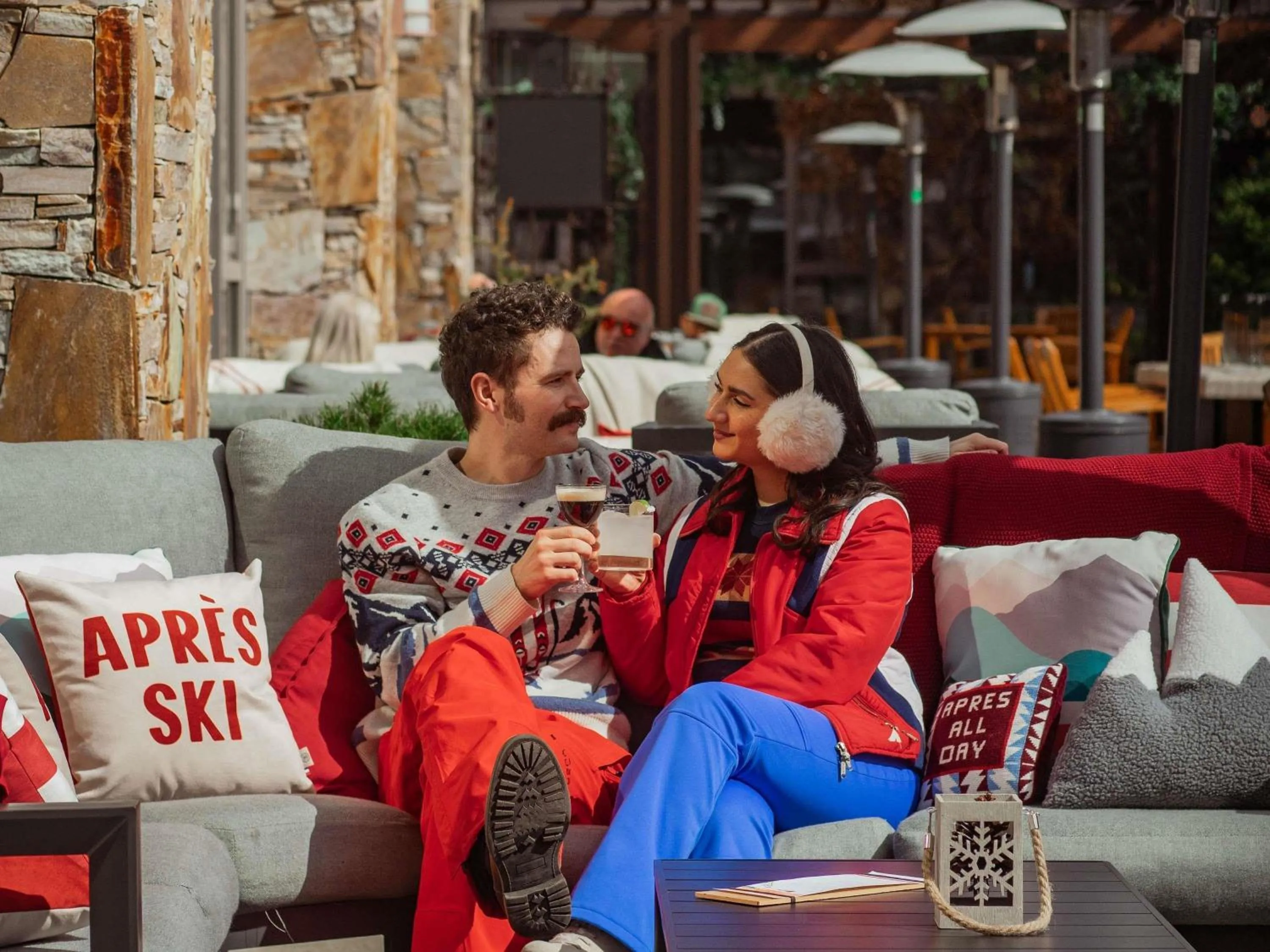 Lounge or bar in Fairmont Chateau Whistler
