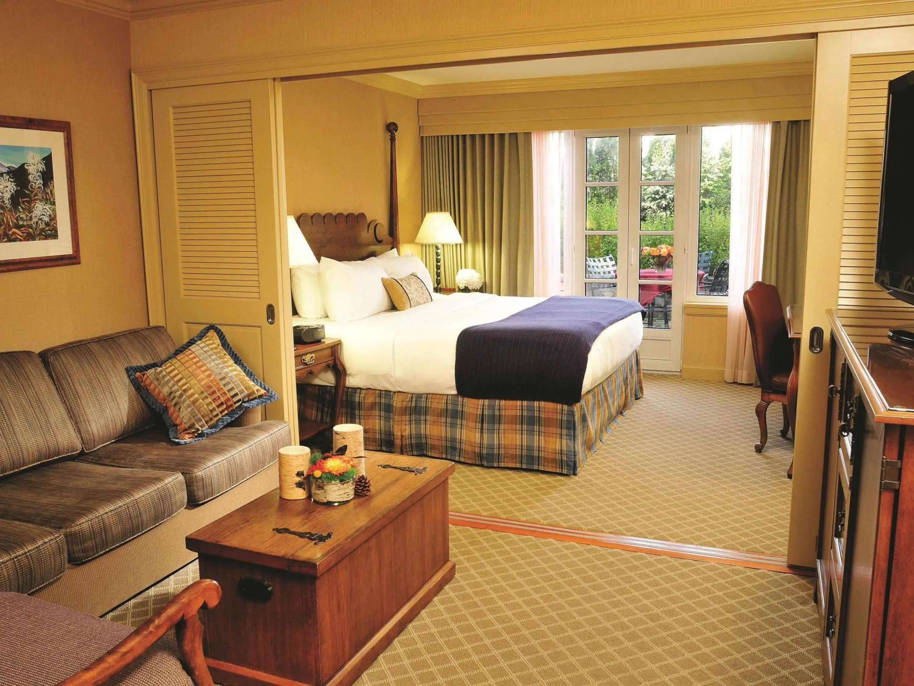 Bedroom, Bed in Fairmont Chateau Whistler