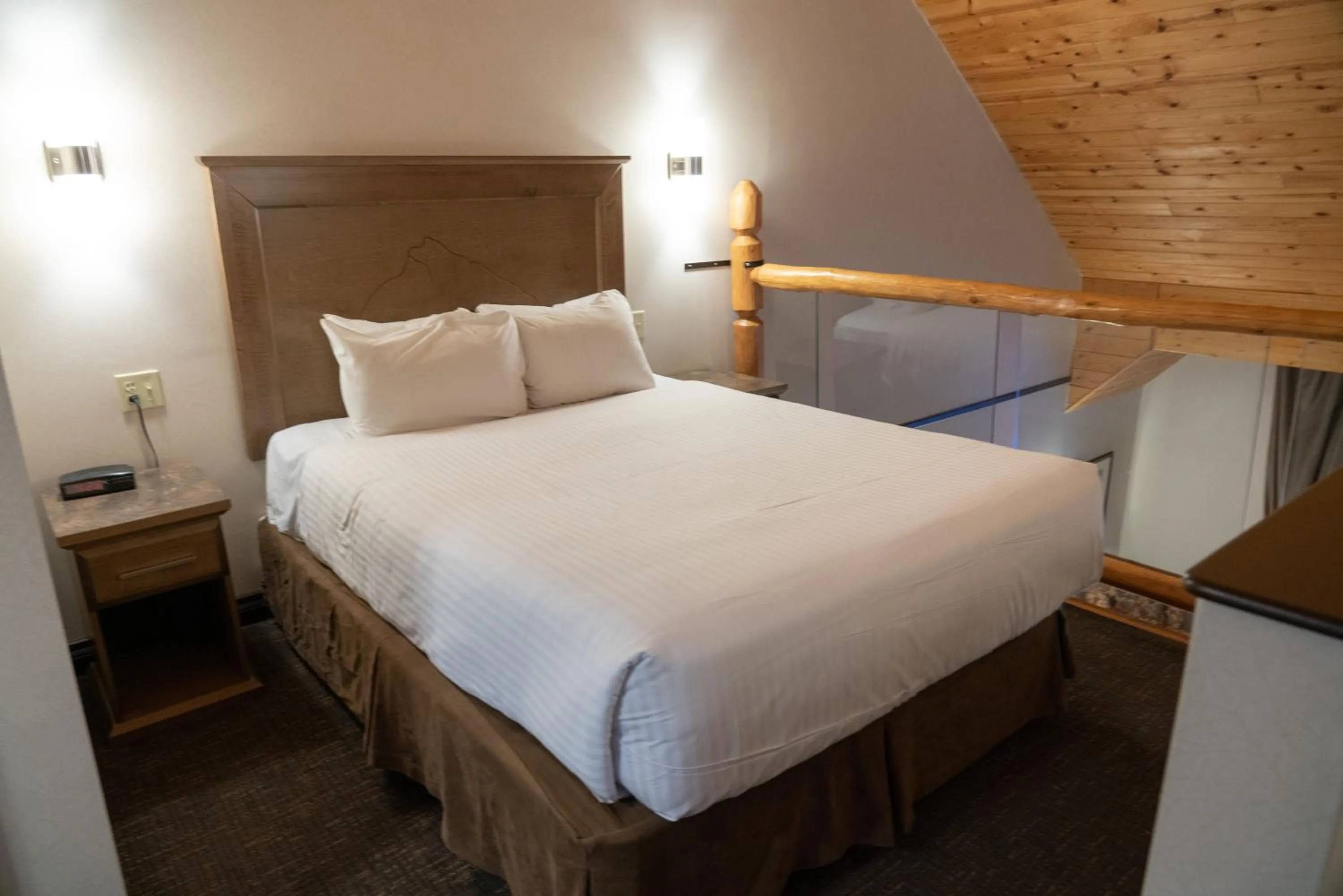 Bed in The Rundlestone Lodge