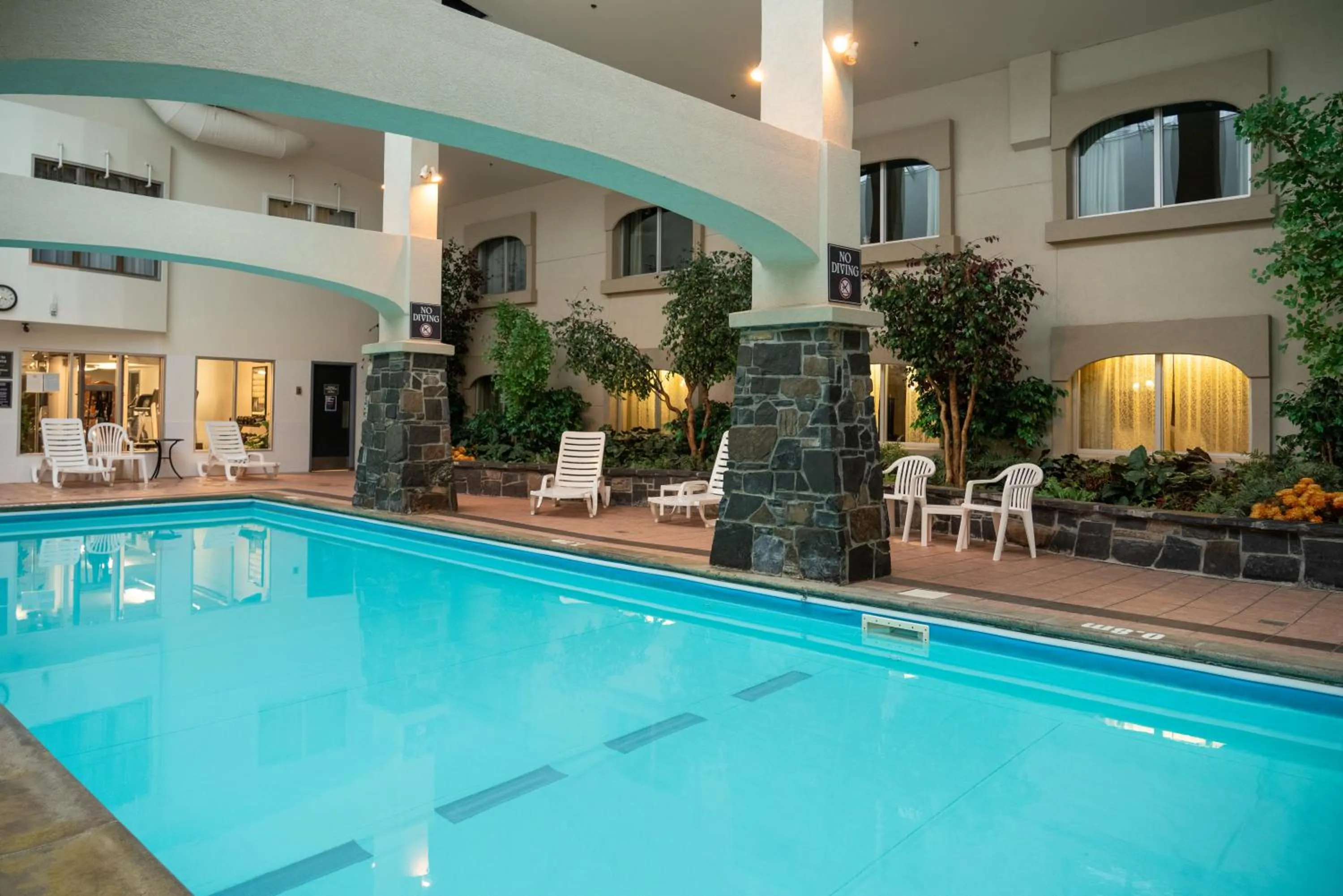 Swimming pool in The Rundlestone Lodge