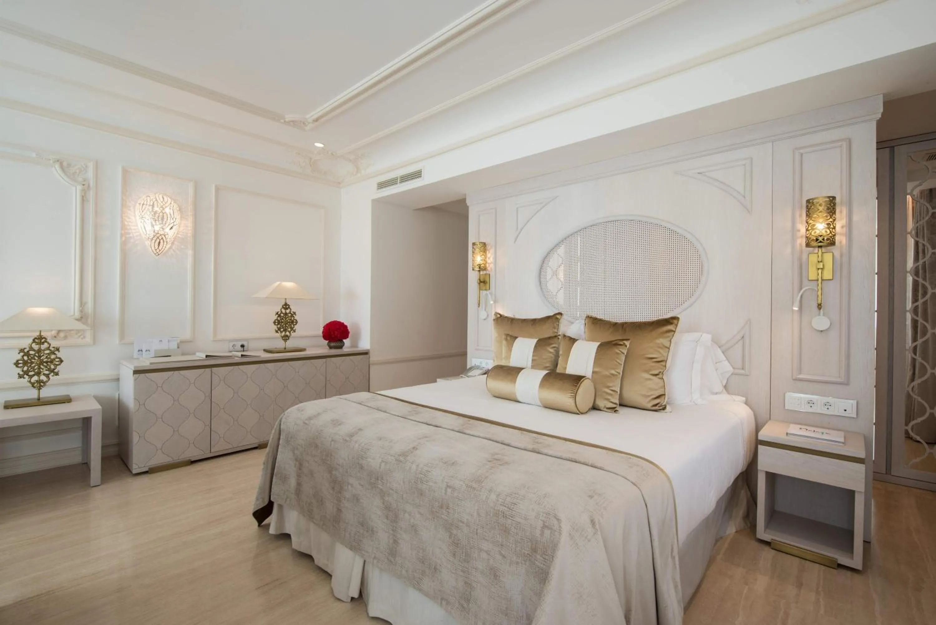 Bedroom, Bed in Gran Hotel Miramar GL