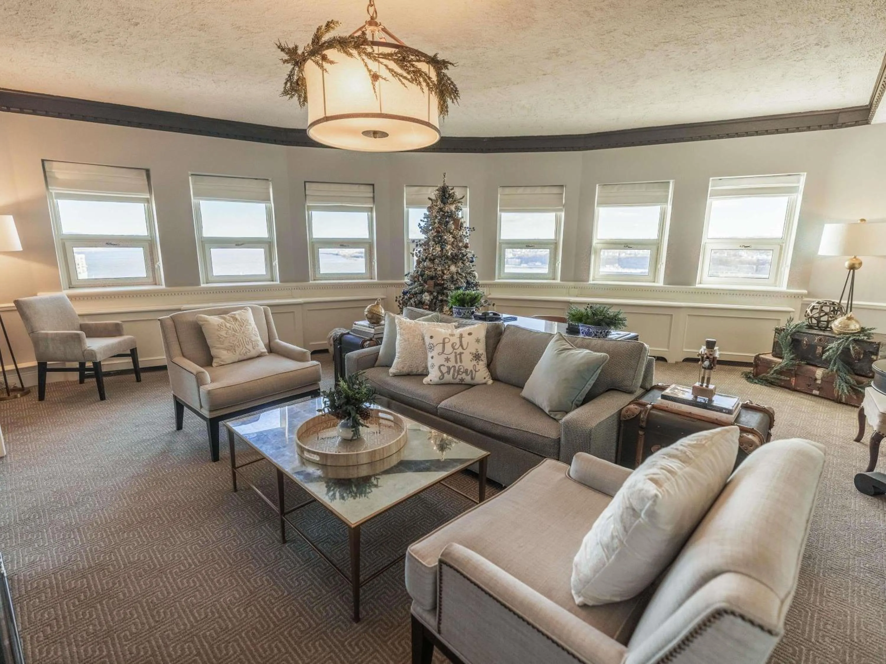 Bedroom in Fairmont Le Chateau Frontenac