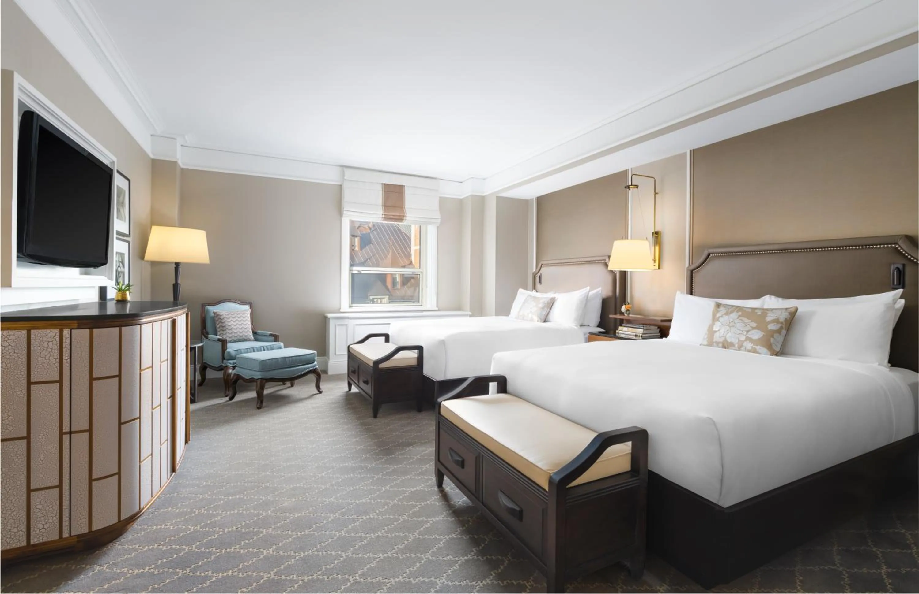 Photo of the whole room, Bed in Fairmont Le Chateau Frontenac