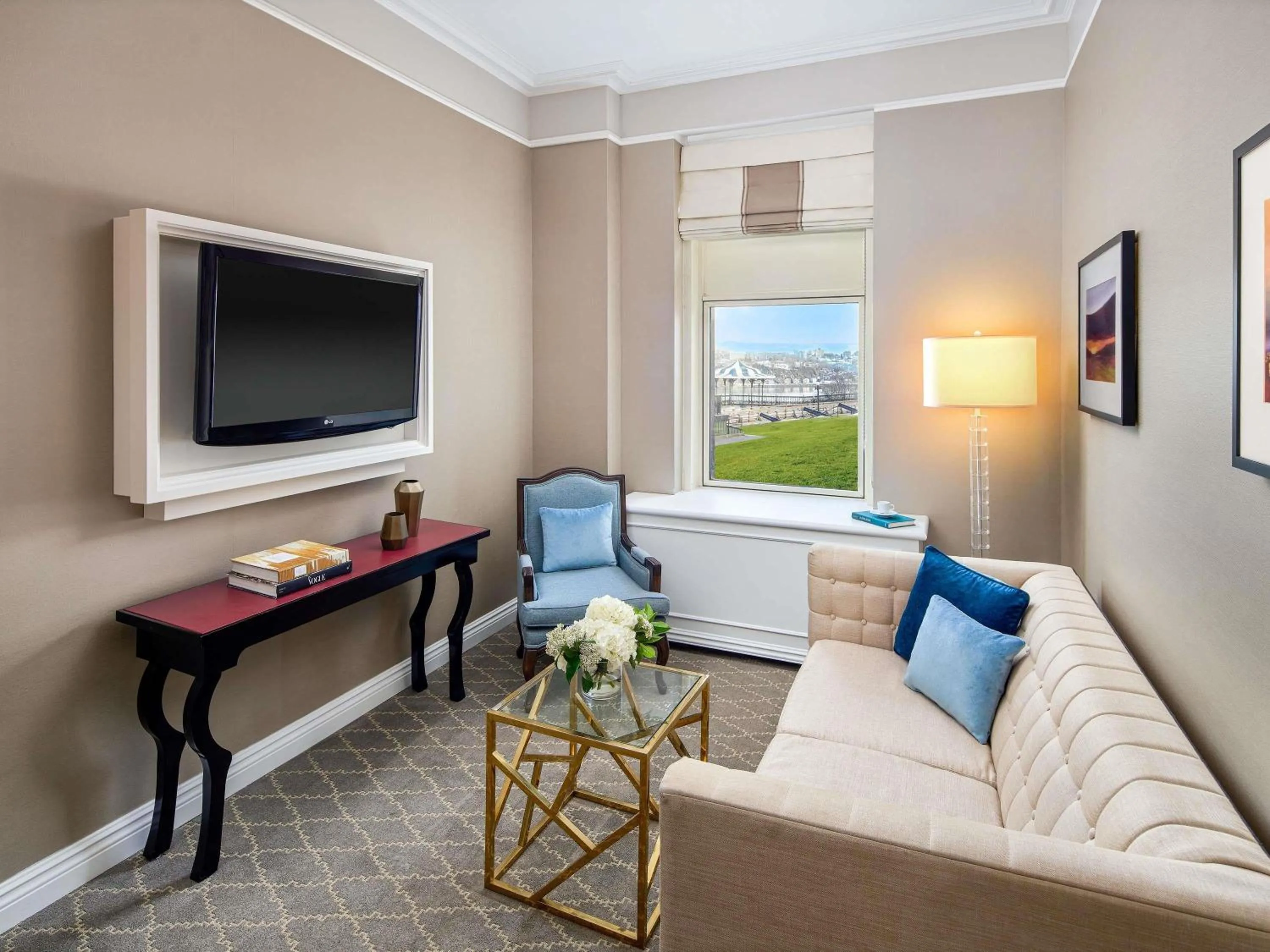 Bedroom in Fairmont Le Chateau Frontenac