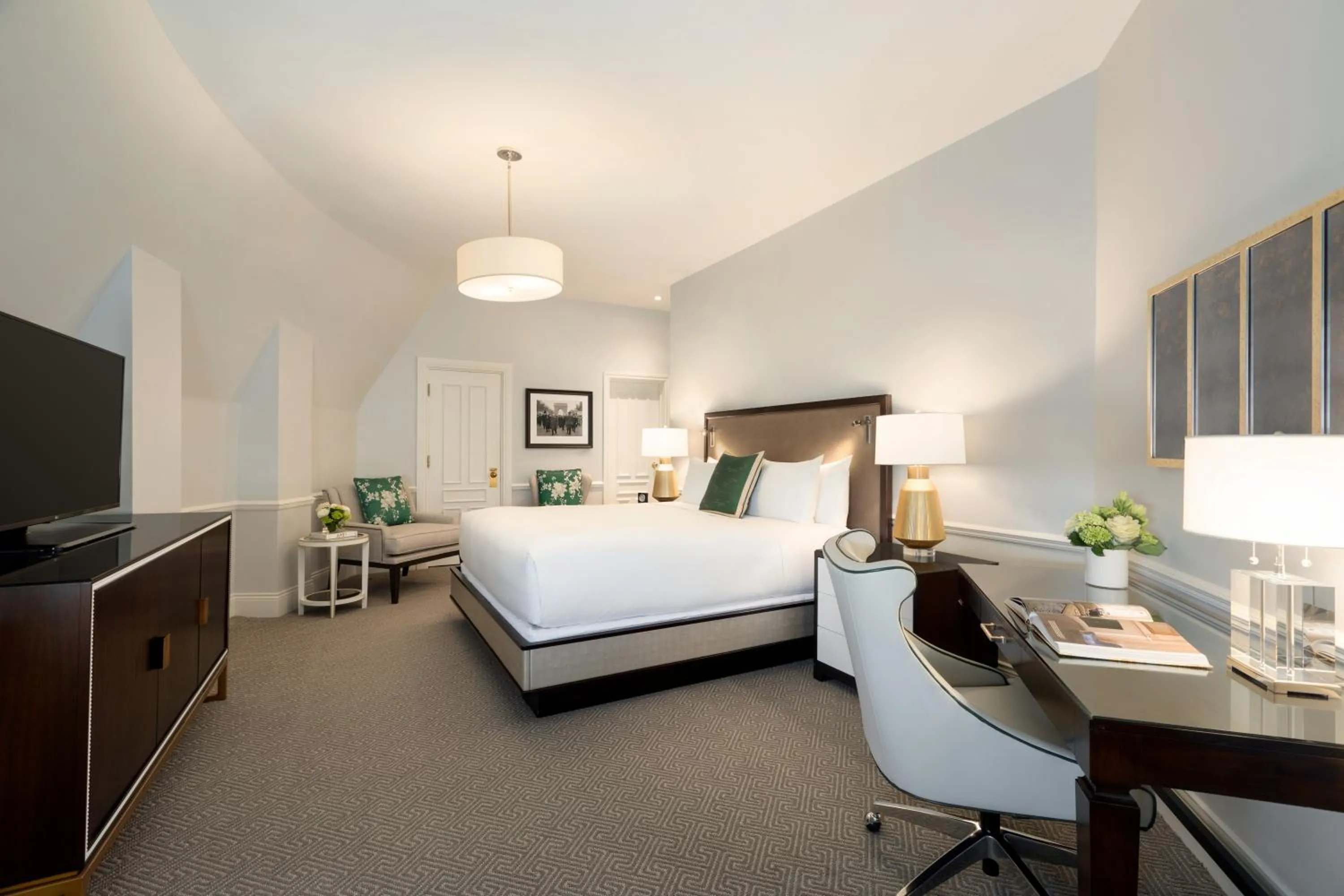 Bed in Fairmont Le Chateau Frontenac