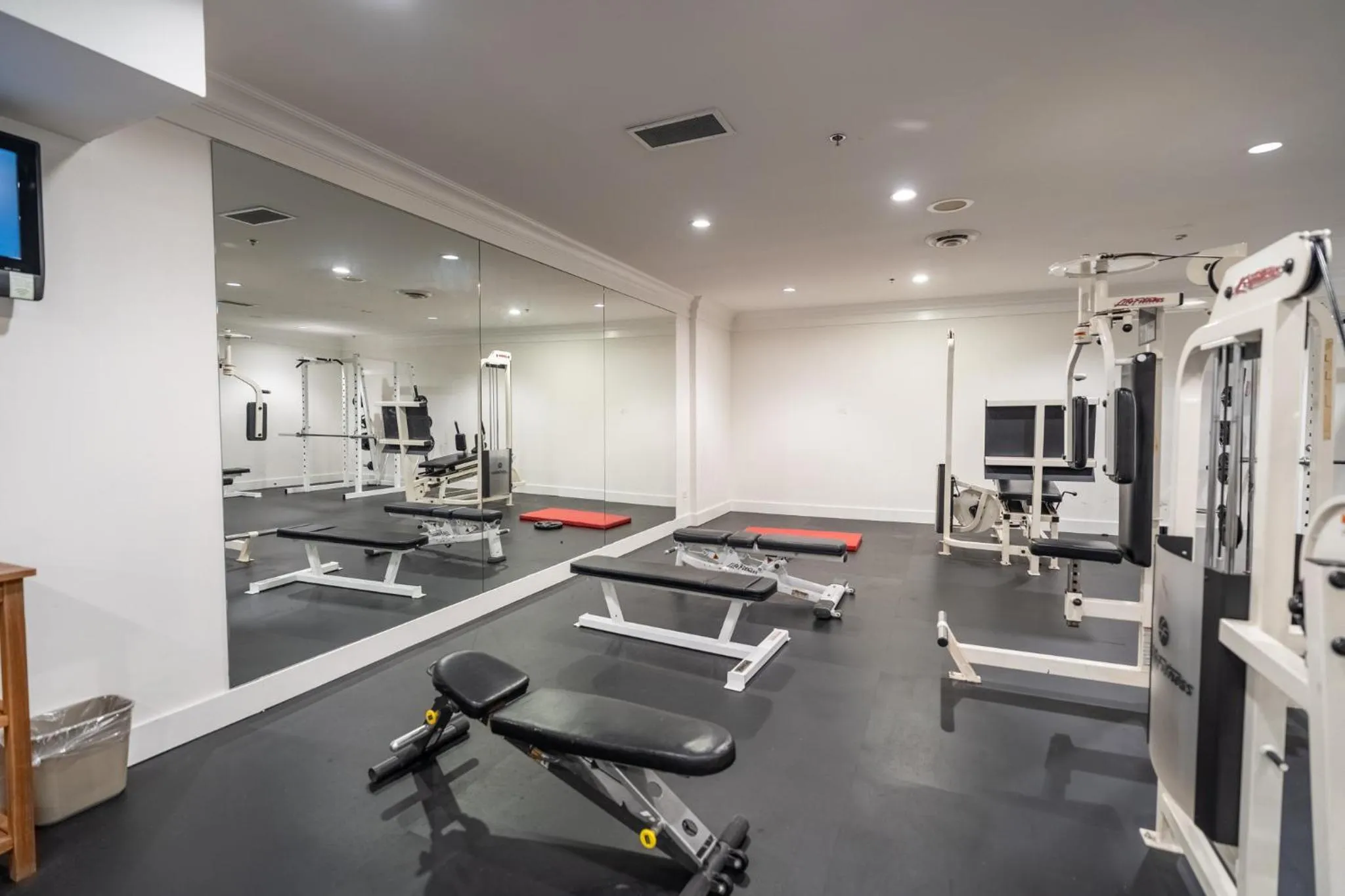 Fitness centre/facilities in Century Plaza Hotel