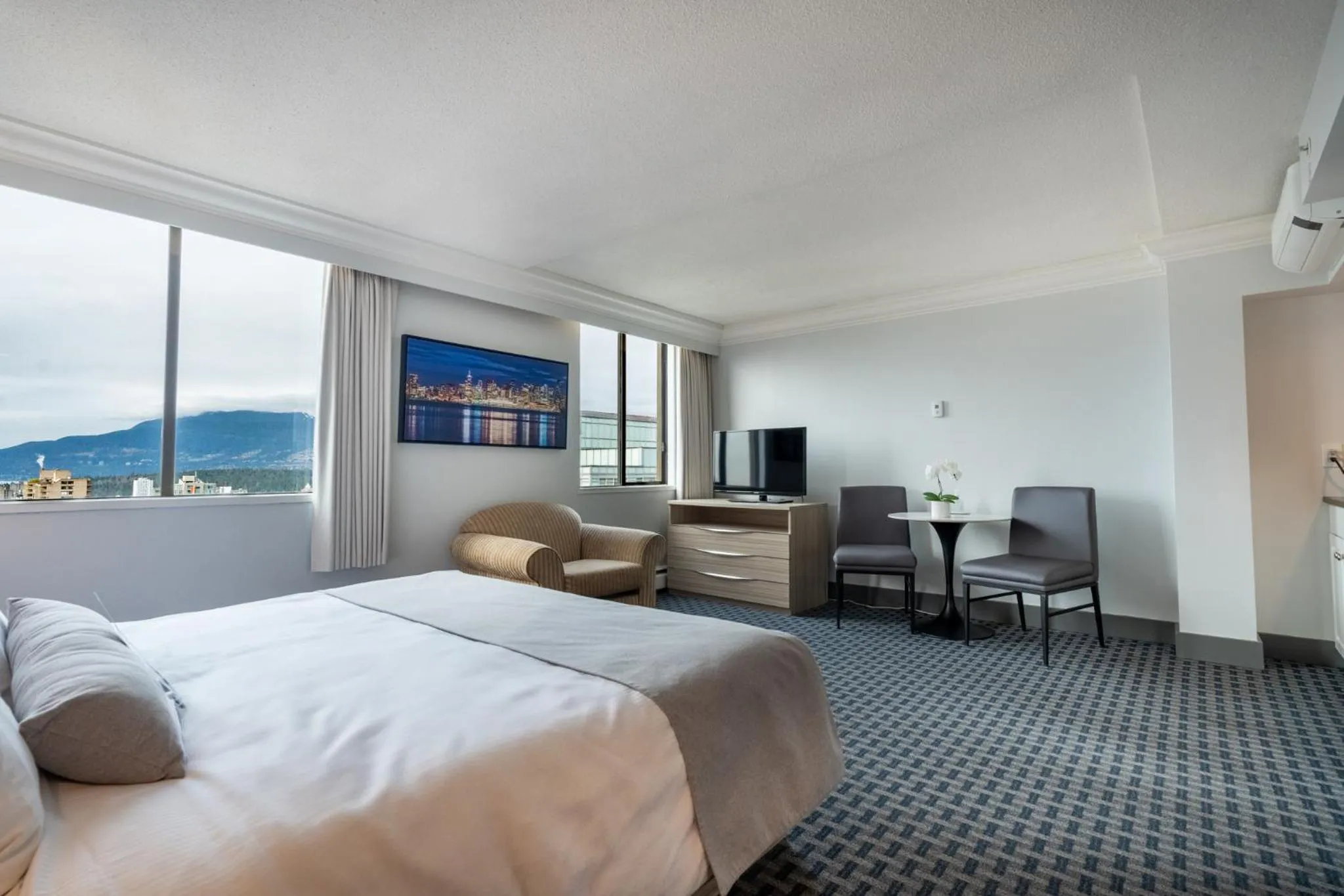 City view, Bed in Century Plaza Hotel