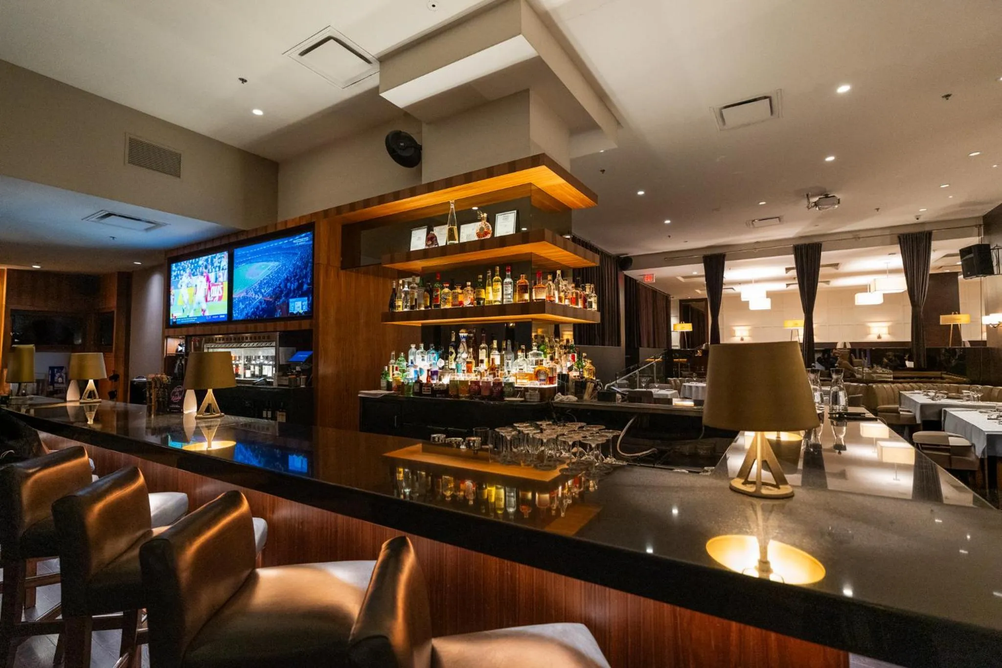 Restaurant/places to eat in Century Plaza Hotel