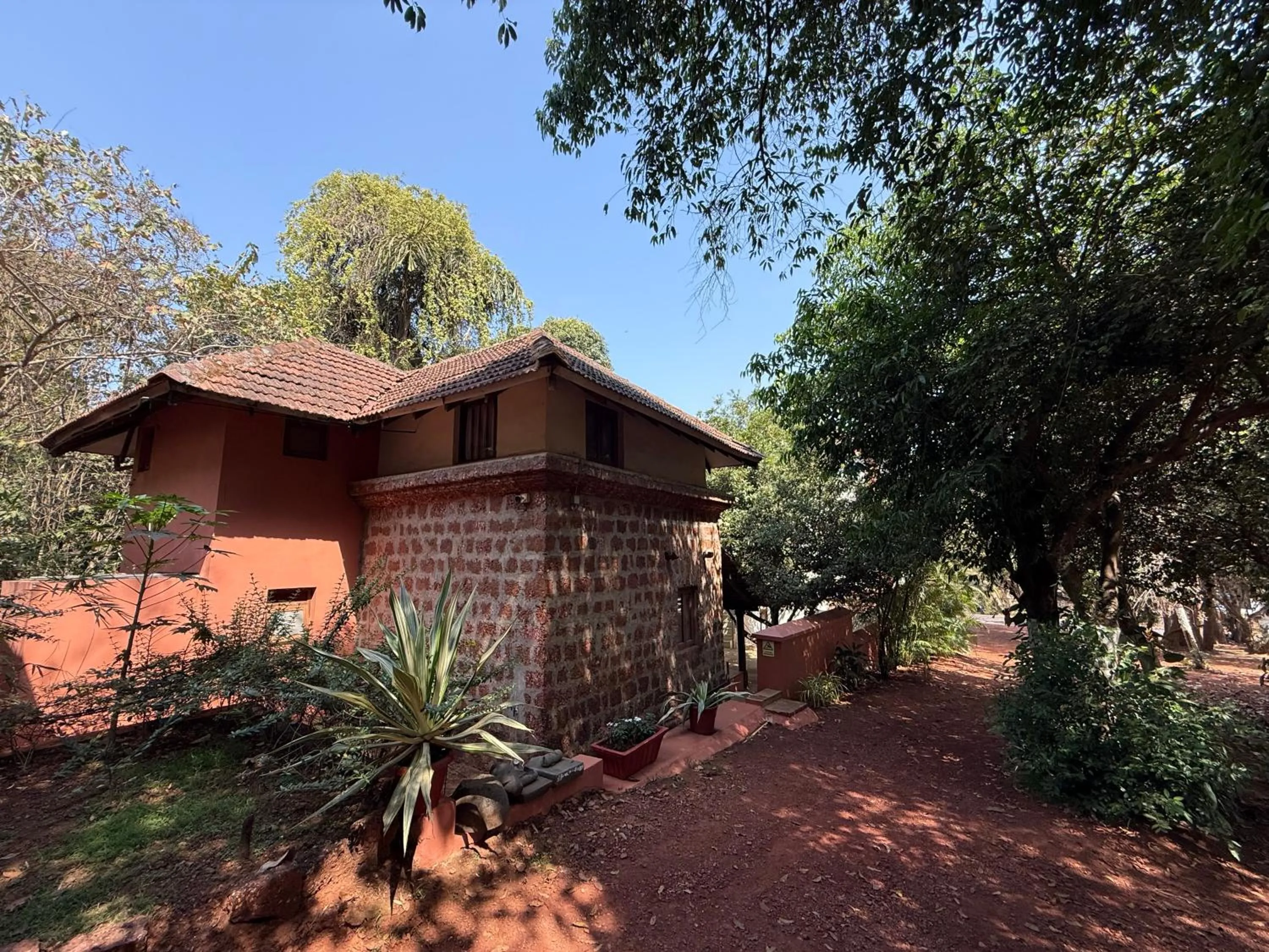 Parking in Lar Amorosa Boutique Hotel - Goa