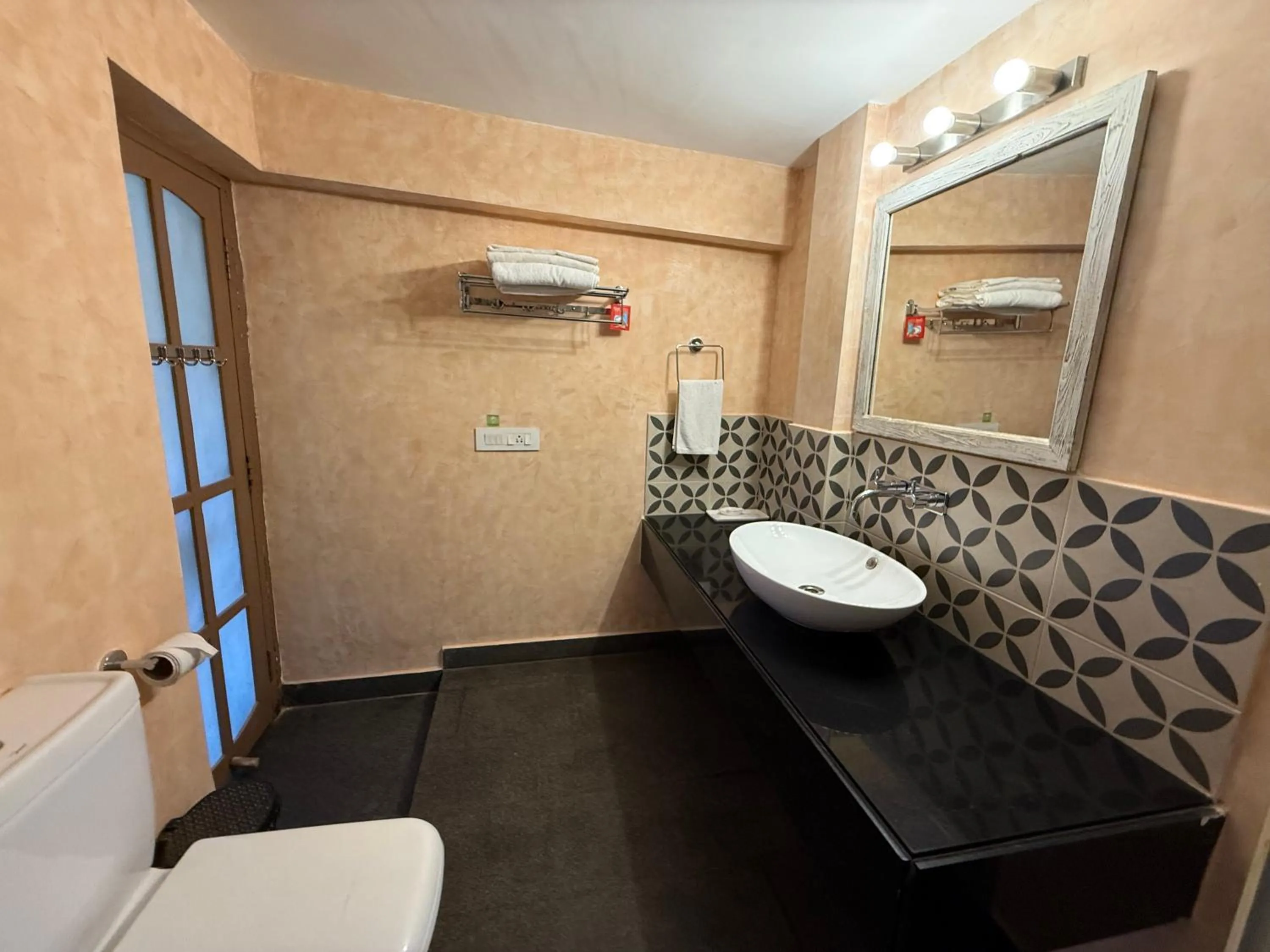 Toilet in Lar Amorosa Boutique Hotel - Goa