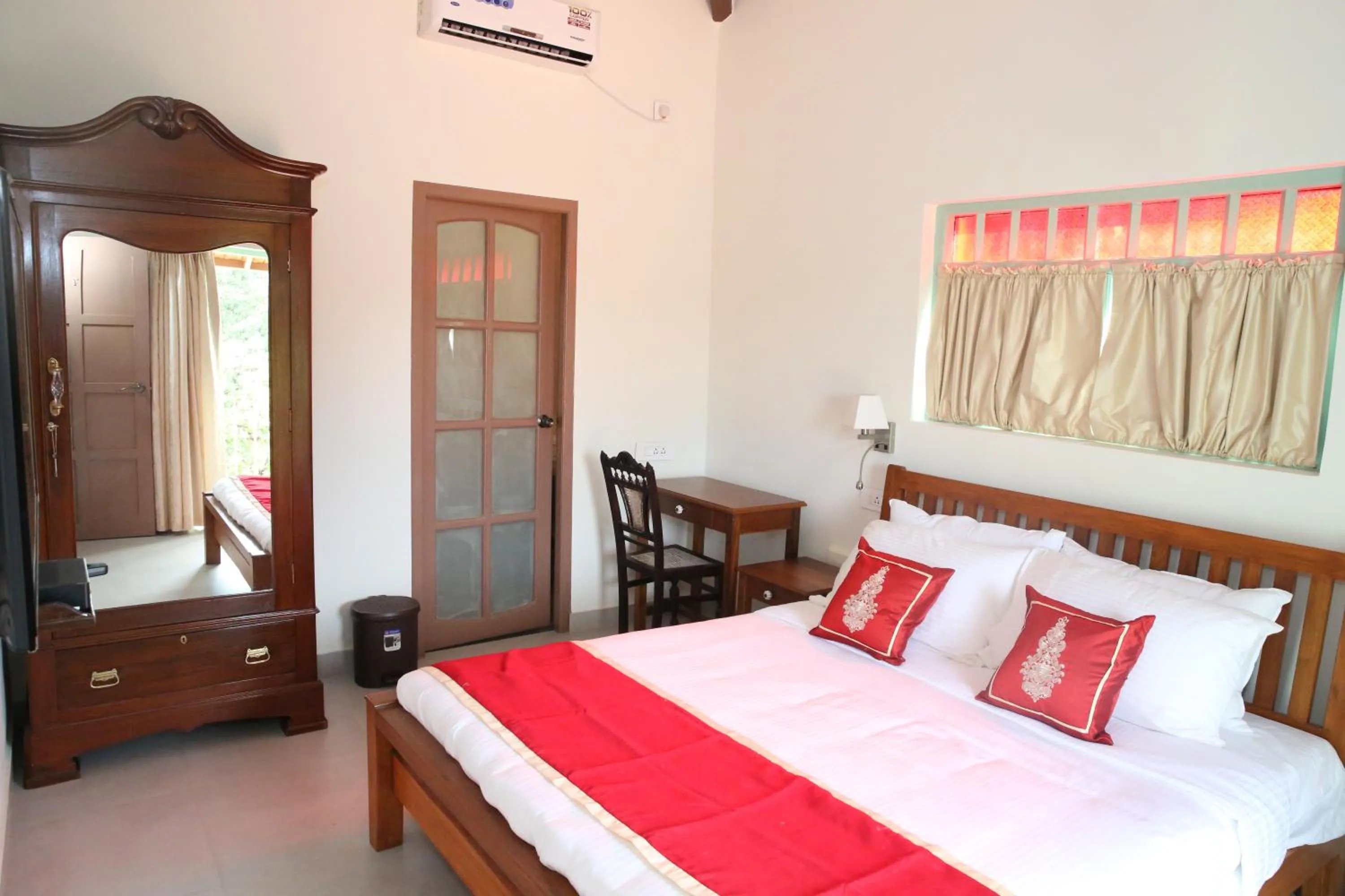 Bedroom, Bed in Lar Amorosa Boutique Hotel - Goa