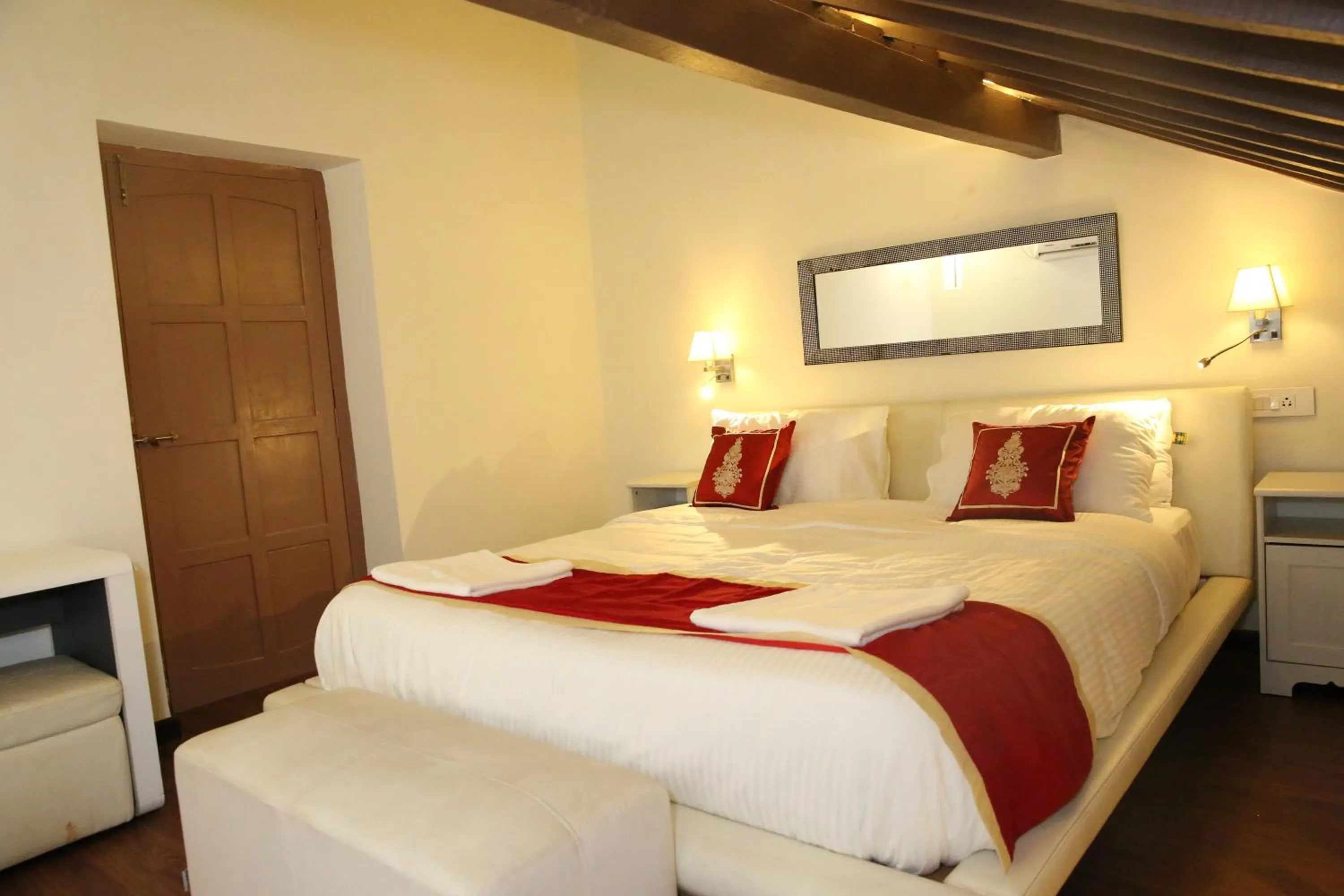 Bedroom, Bed in Lar Amorosa Boutique Hotel - Goa