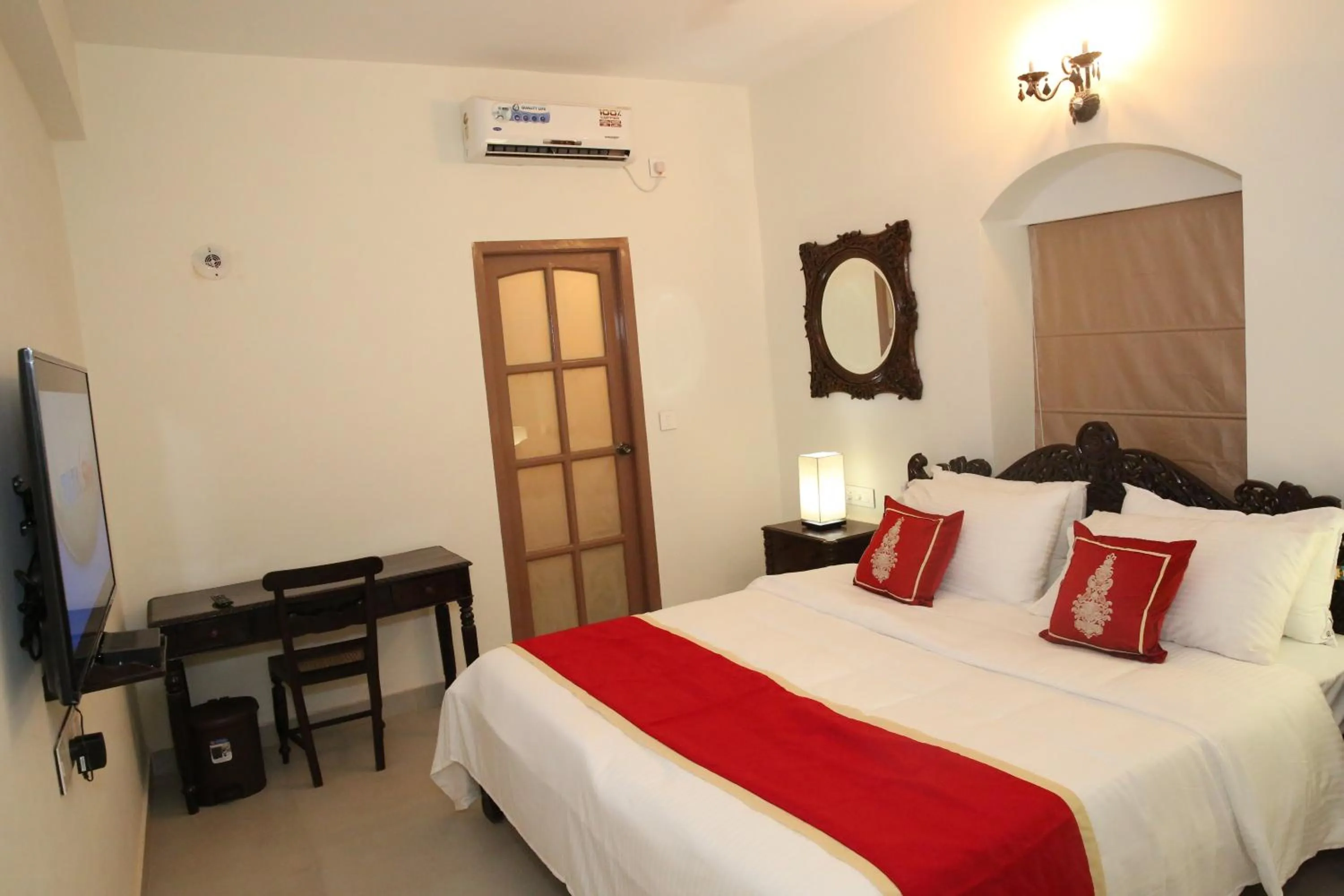 Bedroom, Bed in Lar Amorosa Boutique Hotel - Goa