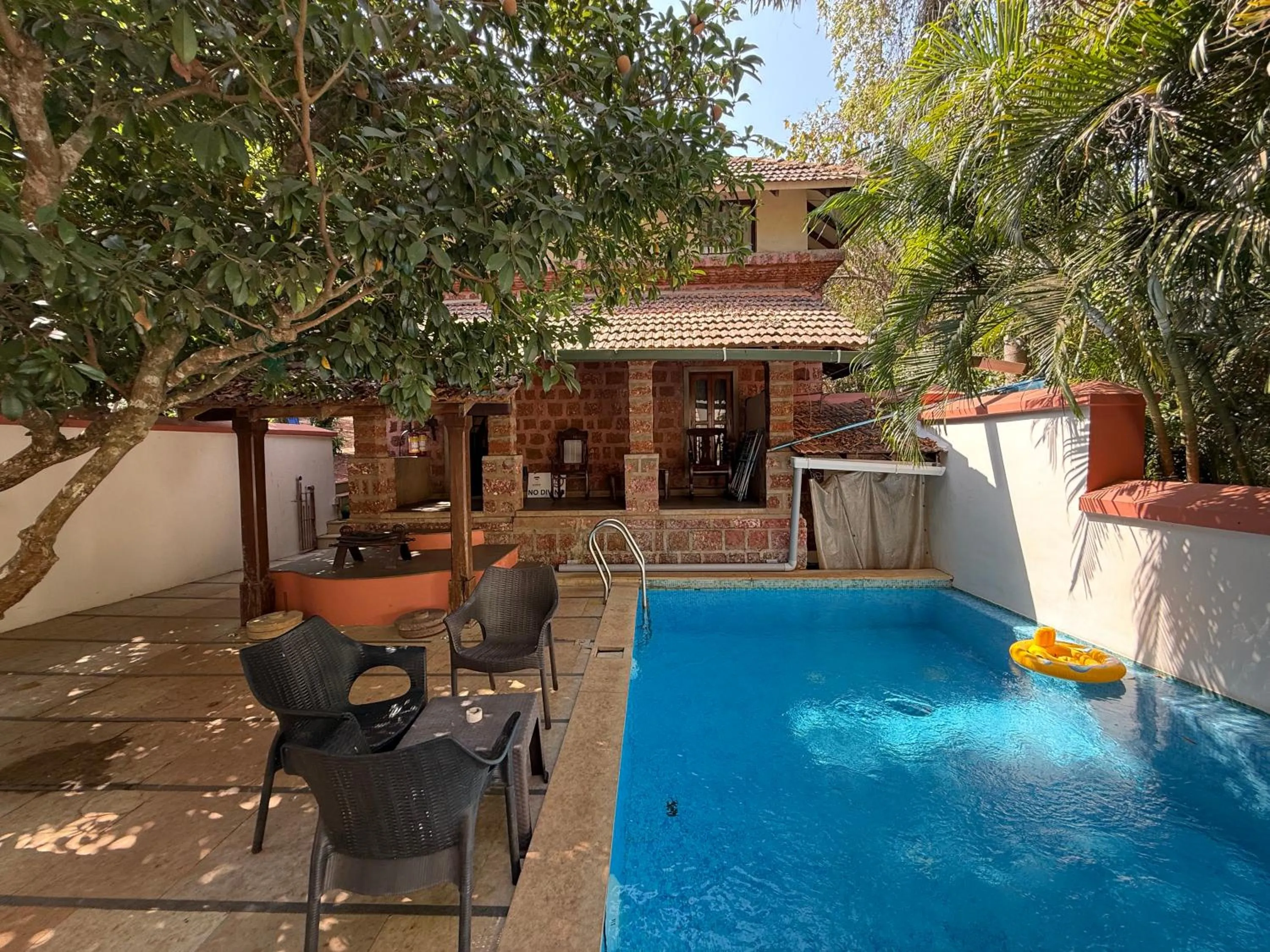 Swimming pool in Lar Amorosa Boutique Hotel - Goa