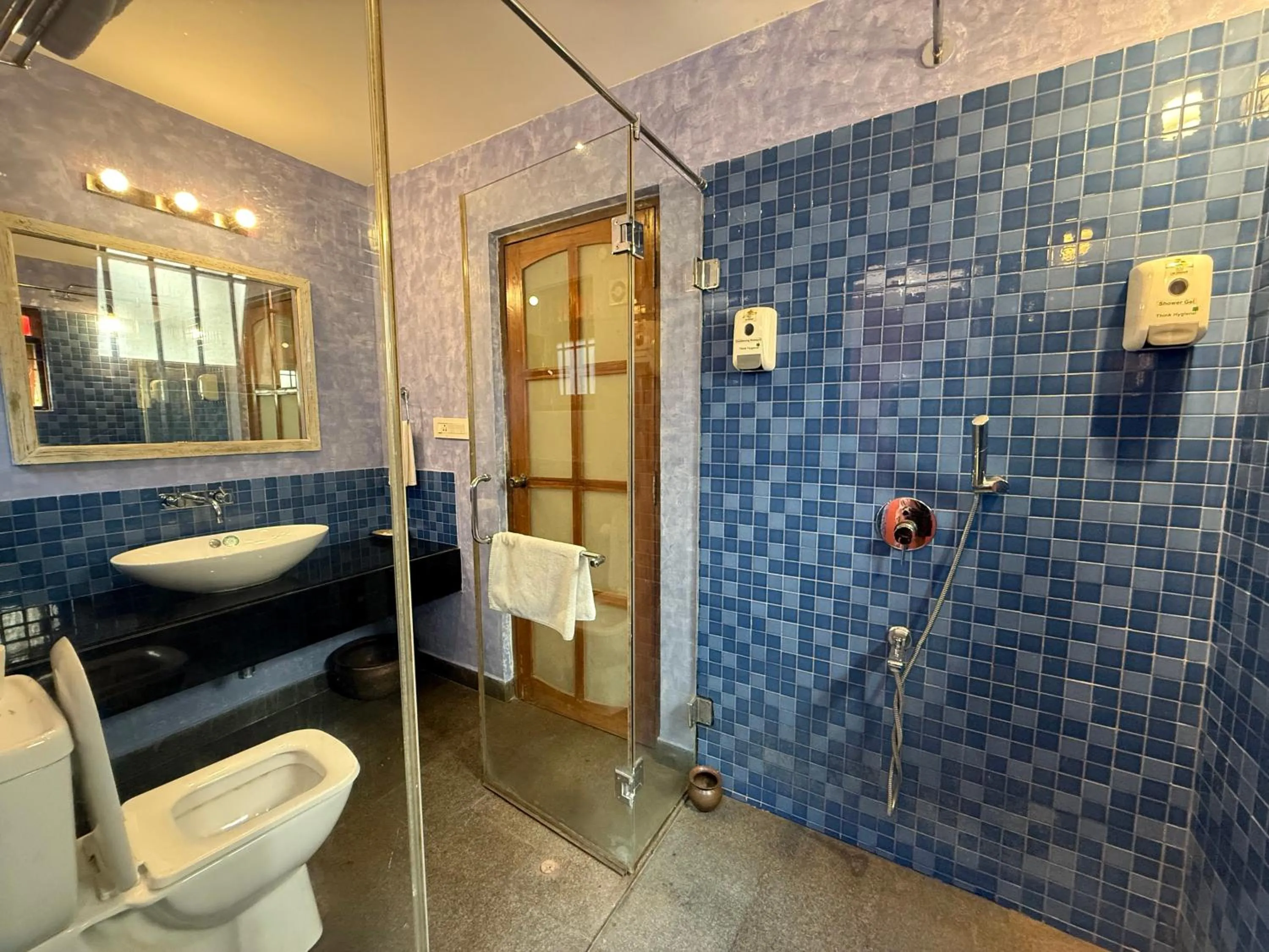 Bathroom in Lar Amorosa Boutique Hotel - Goa